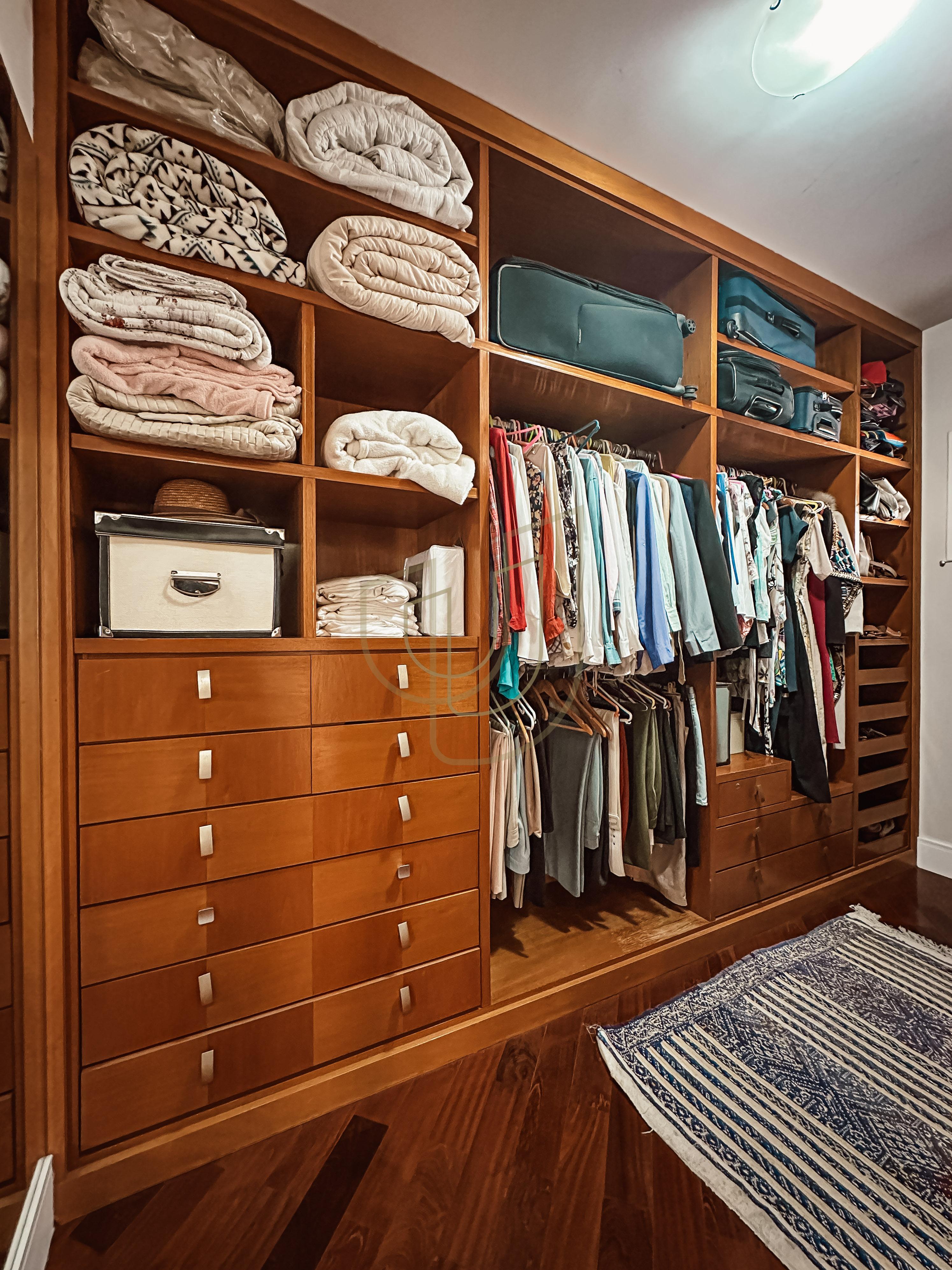 Sobrado com terreno de 720m&sup2; e 4 Dormit&oacute;rios no Jardim das Colinas - S&atilde;o Jos&eacute; dos Campos  São José dos Campos - 