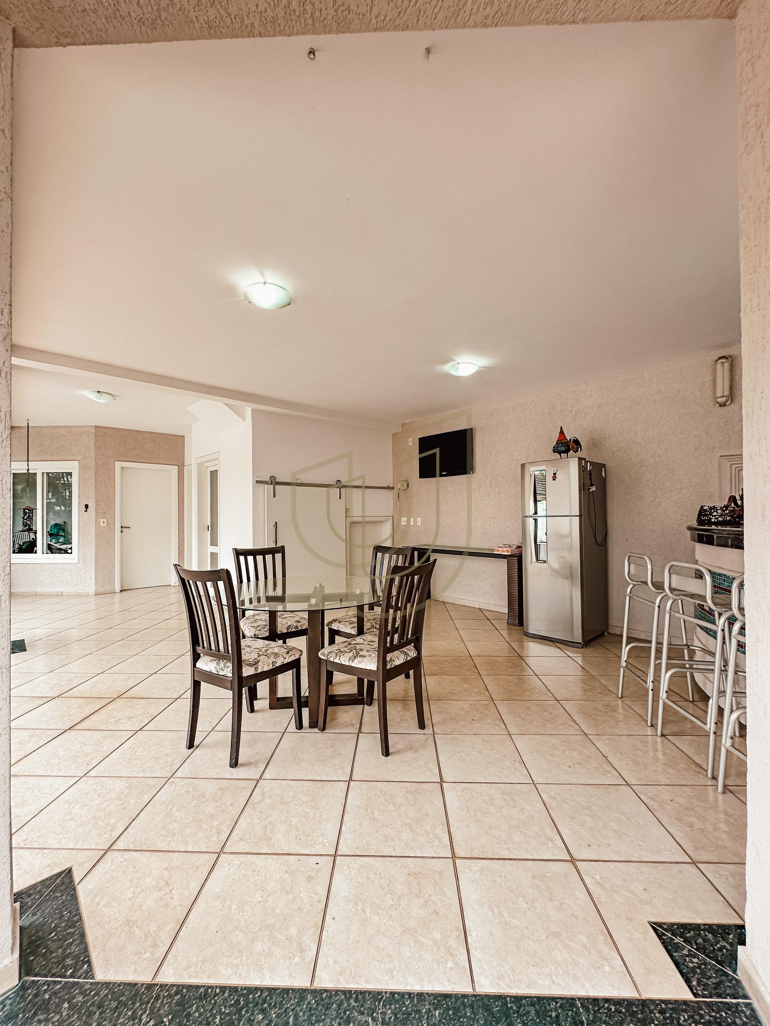 Sobrado com terreno de 720m&sup2; e 4 Dormit&oacute;rios no Jardim das Colinas - S&atilde;o Jos&eacute; dos Campos  São José dos Campos - 