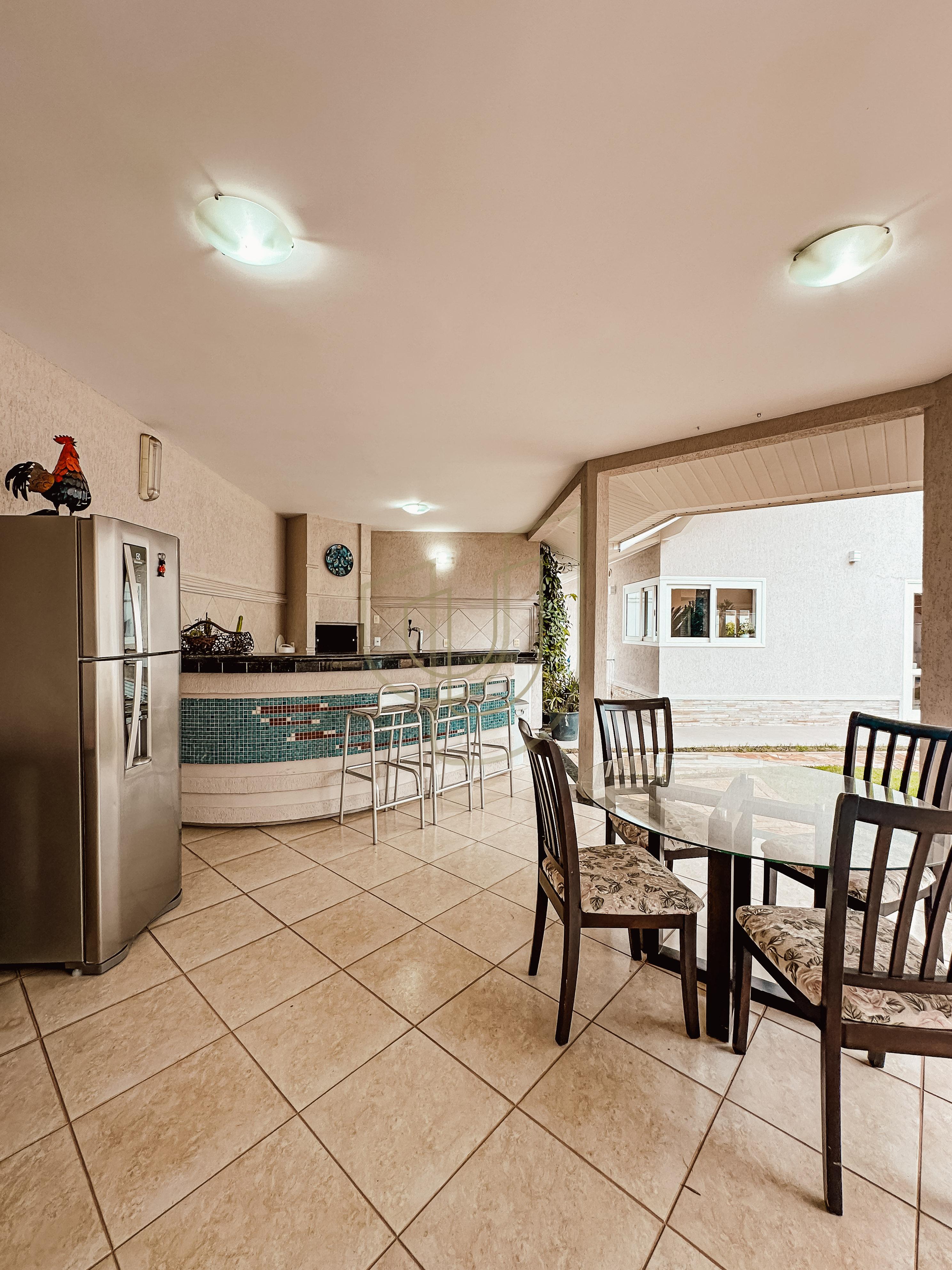 Sobrado com terreno de 720m&sup2; e 4 Dormit&oacute;rios no Jardim das Colinas - S&atilde;o Jos&eacute; dos Campos  São José dos Campos - 