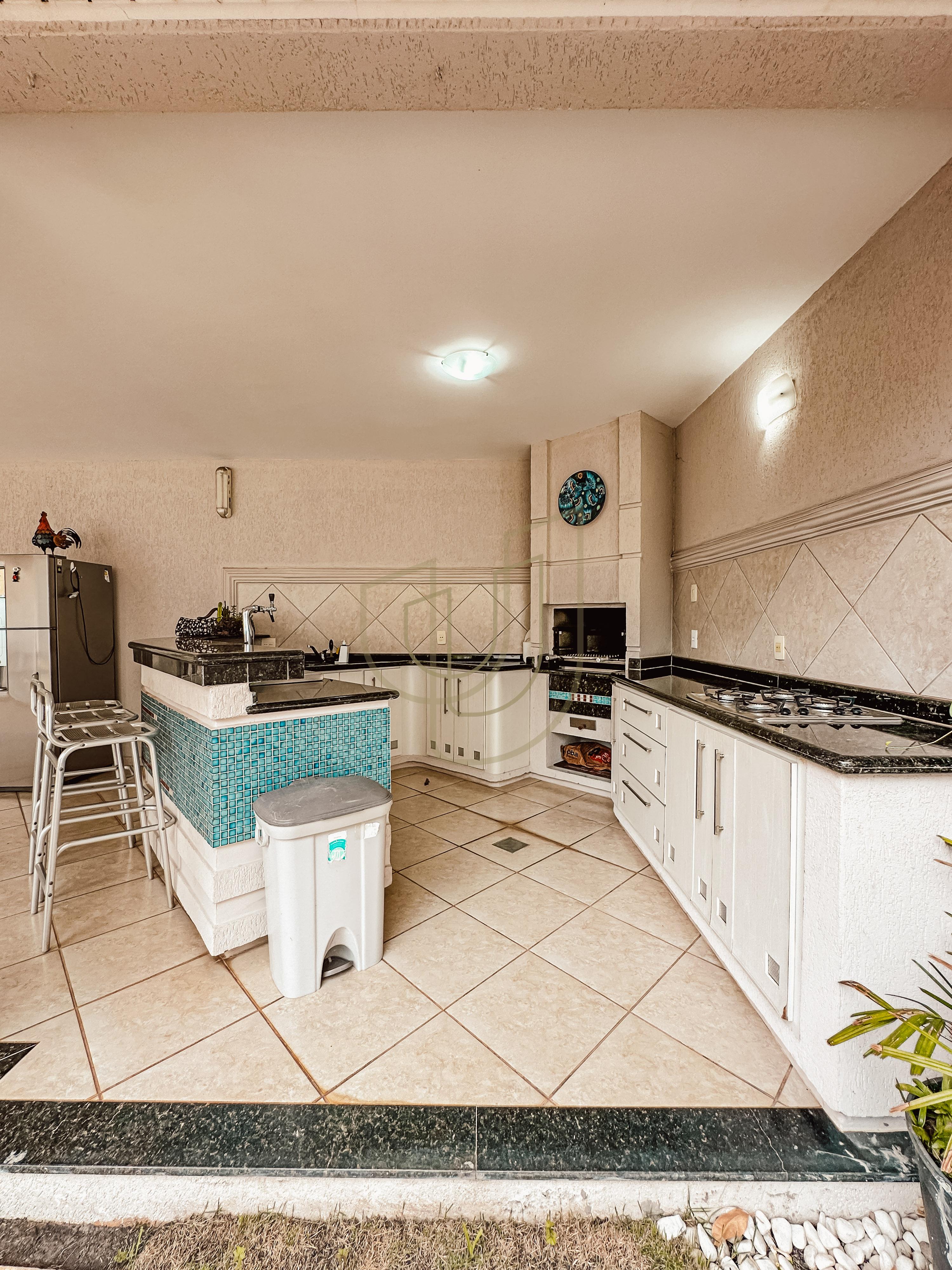 Sobrado com terreno de 720m&sup2; e 4 Dormit&oacute;rios no Jardim das Colinas - S&atilde;o Jos&eacute; dos Campos  São José dos Campos - 