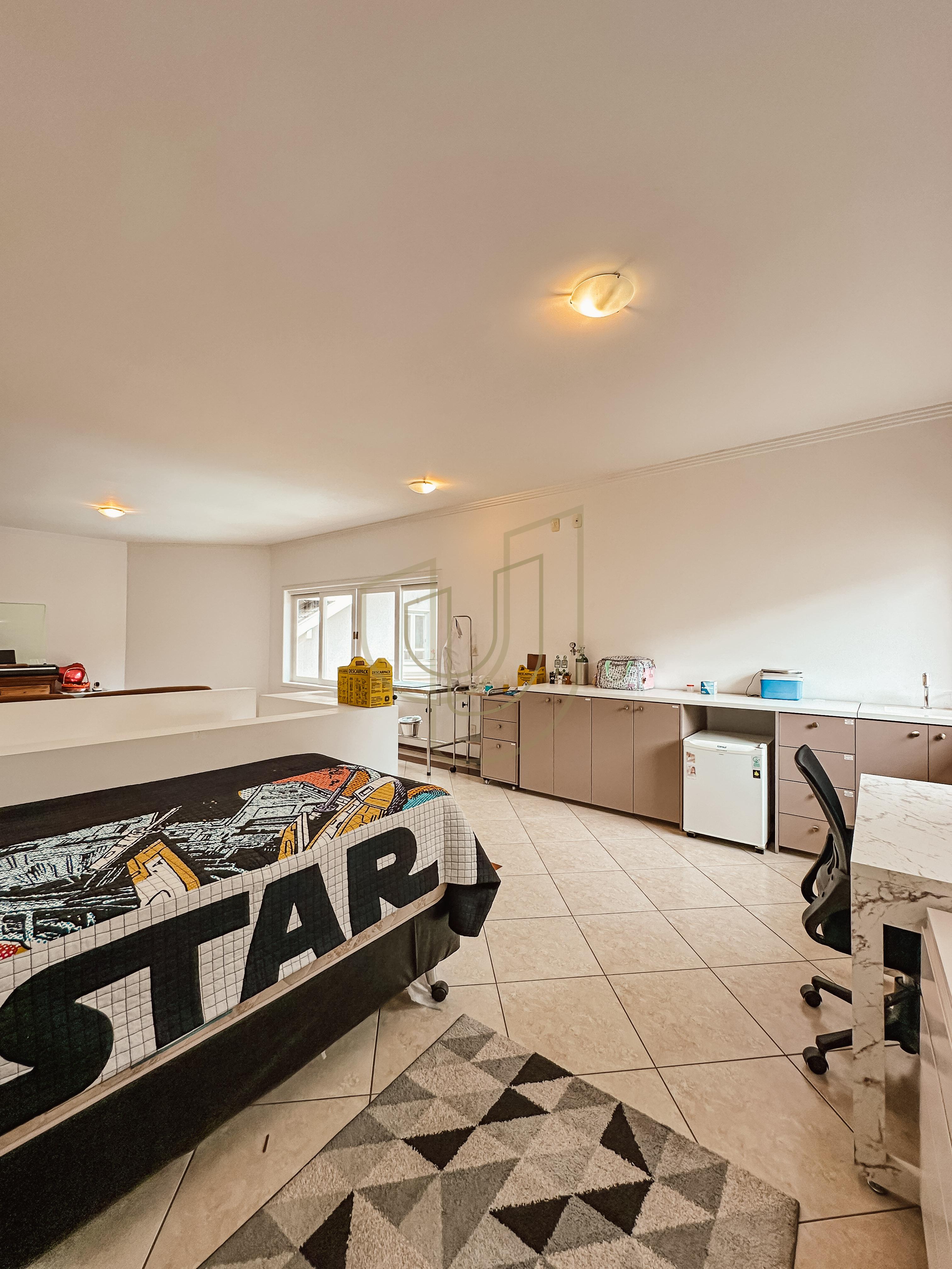 Sobrado com terreno de 720m&sup2; e 4 Dormit&oacute;rios no Jardim das Colinas - S&atilde;o Jos&eacute; dos Campos  São José dos Campos - 