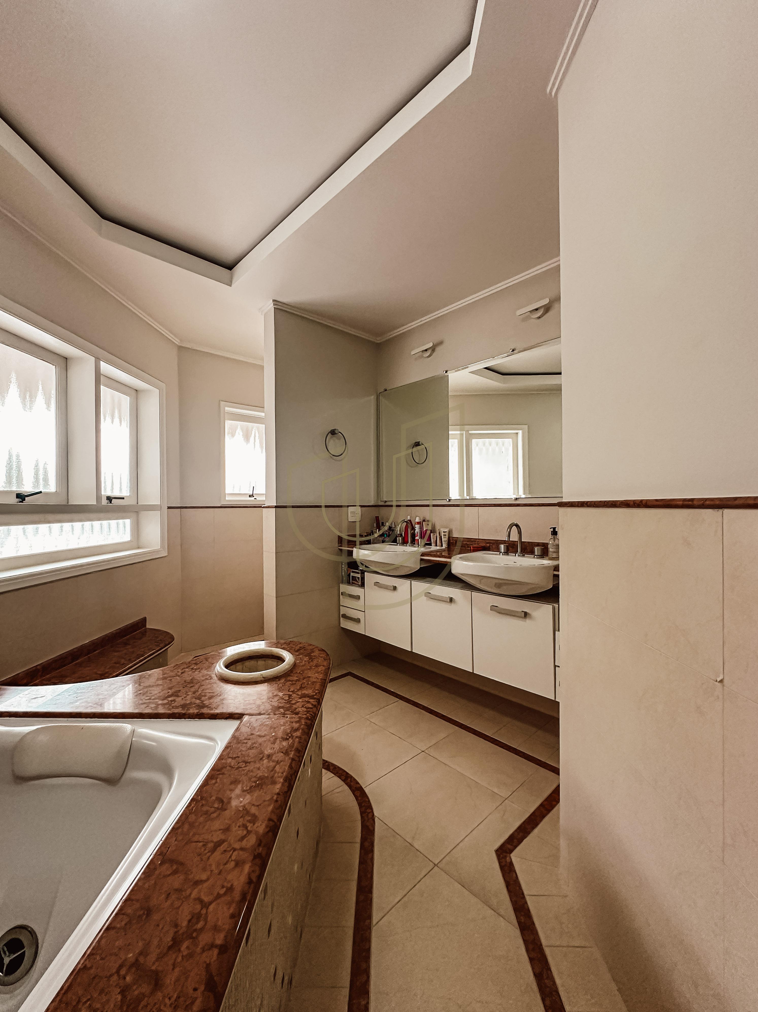 Sobrado com terreno de 720m&sup2; e 4 Dormit&oacute;rios no Jardim das Colinas - S&atilde;o Jos&eacute; dos Campos  São José dos Campos - 