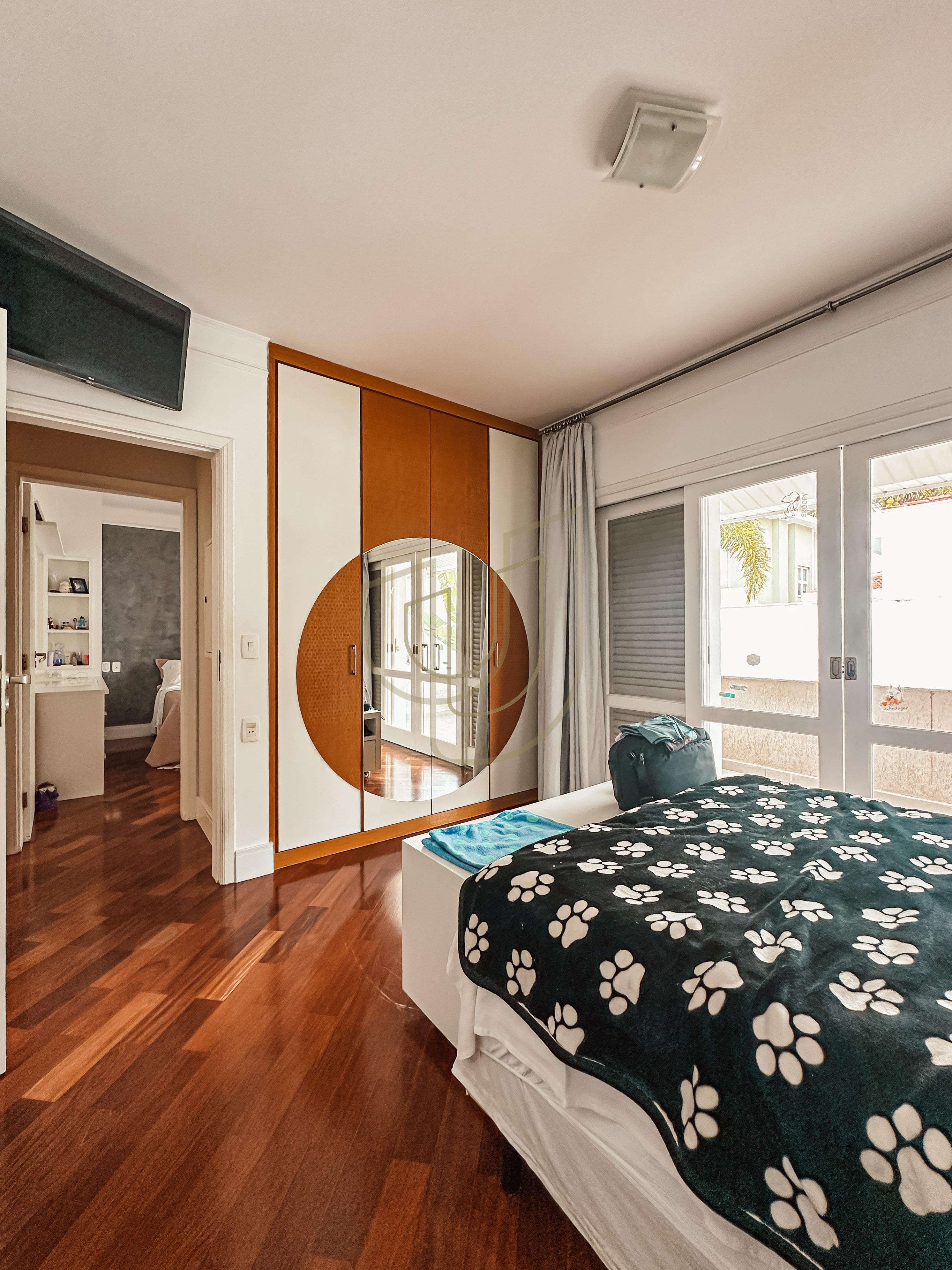 Sobrado com terreno de 720m&sup2; e 4 Dormit&oacute;rios no Jardim das Colinas - S&atilde;o Jos&eacute; dos Campos  São José dos Campos - 