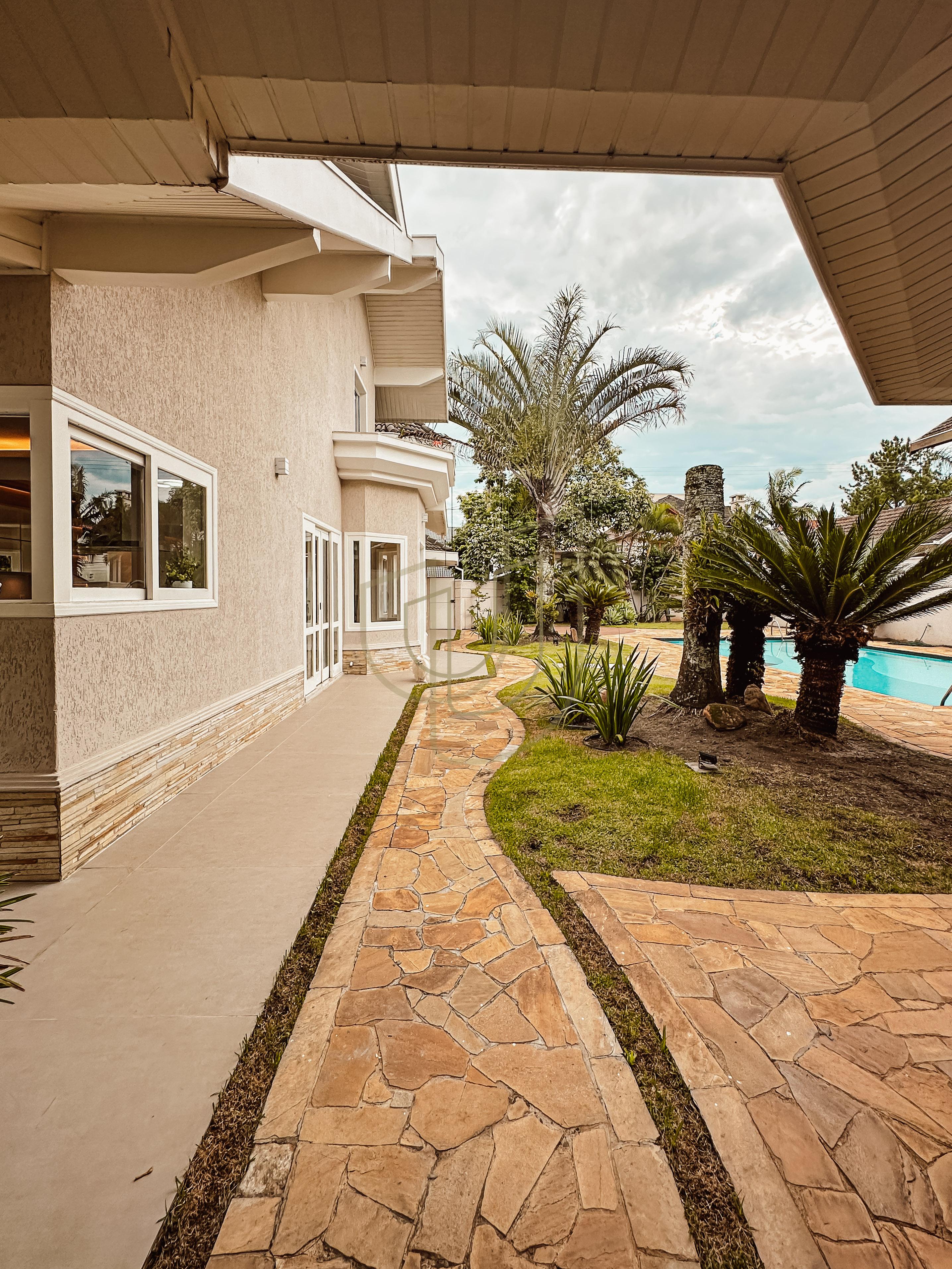 Sobrado com terreno de 720m&sup2; e 4 Dormit&oacute;rios no Jardim das Colinas - S&atilde;o Jos&eacute; dos Campos  São José dos Campos - 