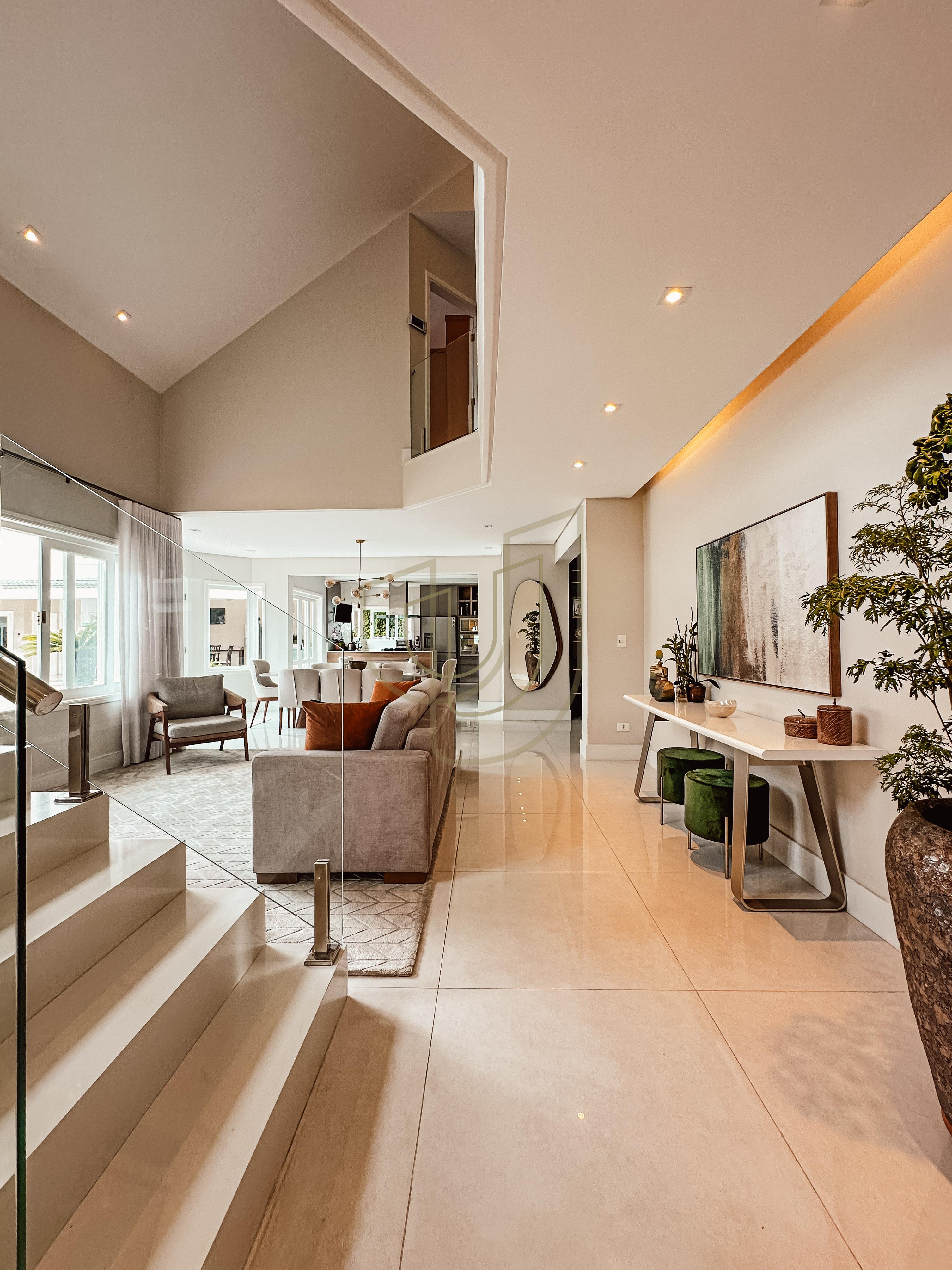 Sobrado com terreno de 720m&sup2; e 4 Dormit&oacute;rios no Jardim das Colinas - S&atilde;o Jos&eacute; dos Campos  São José dos Campos - 