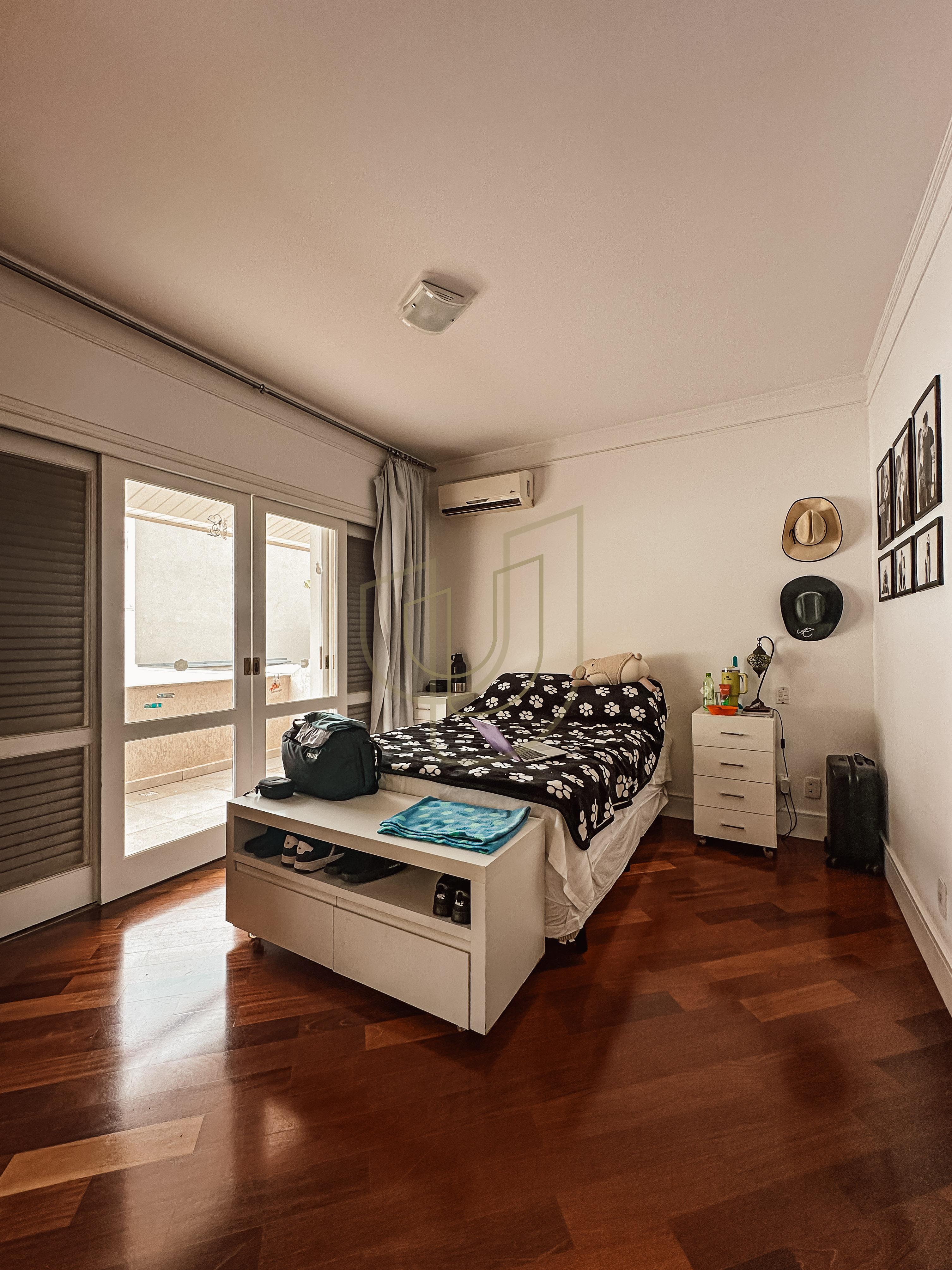 Sobrado com terreno de 720m&sup2; e 4 Dormit&oacute;rios no Jardim das Colinas - S&atilde;o Jos&eacute; dos Campos  São José dos Campos - 