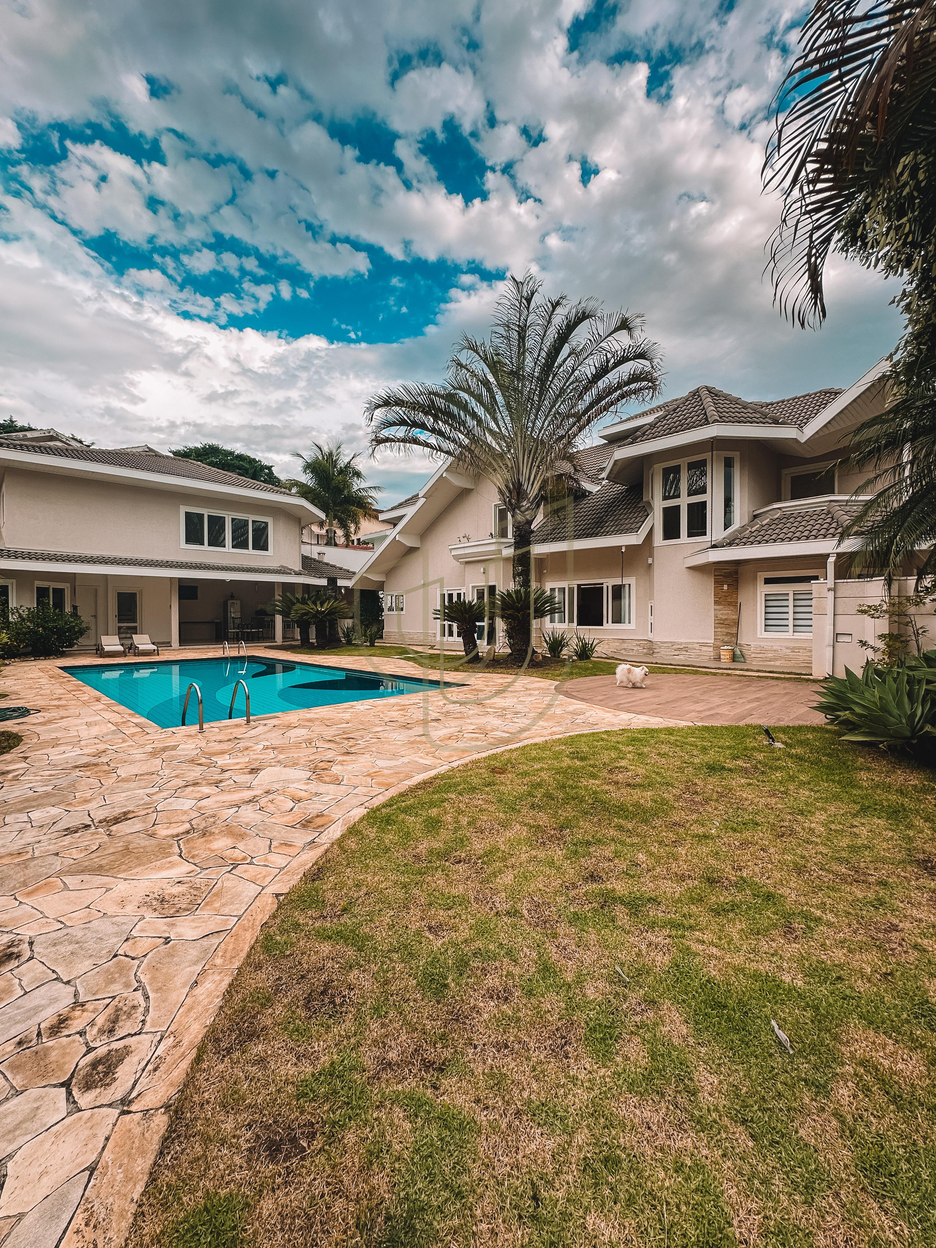 Sobrado com terreno de 720m&sup2; e 4 Dormit&oacute;rios no Jardim das Colinas - S&atilde;o Jos&eacute; dos Campos  São José dos Campos - 