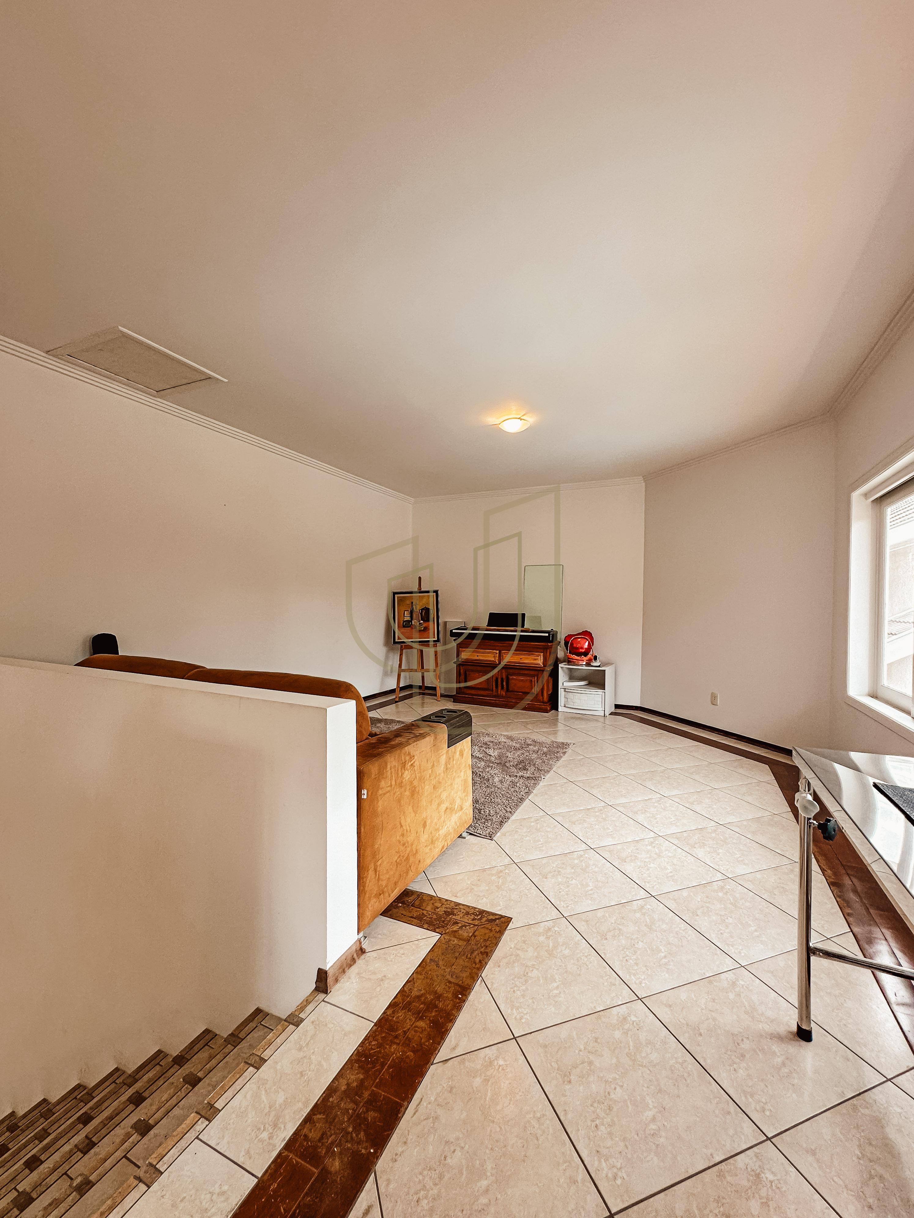 Sobrado com terreno de 720m&sup2; e 4 Dormit&oacute;rios no Jardim das Colinas - S&atilde;o Jos&eacute; dos Campos  São José dos Campos - 