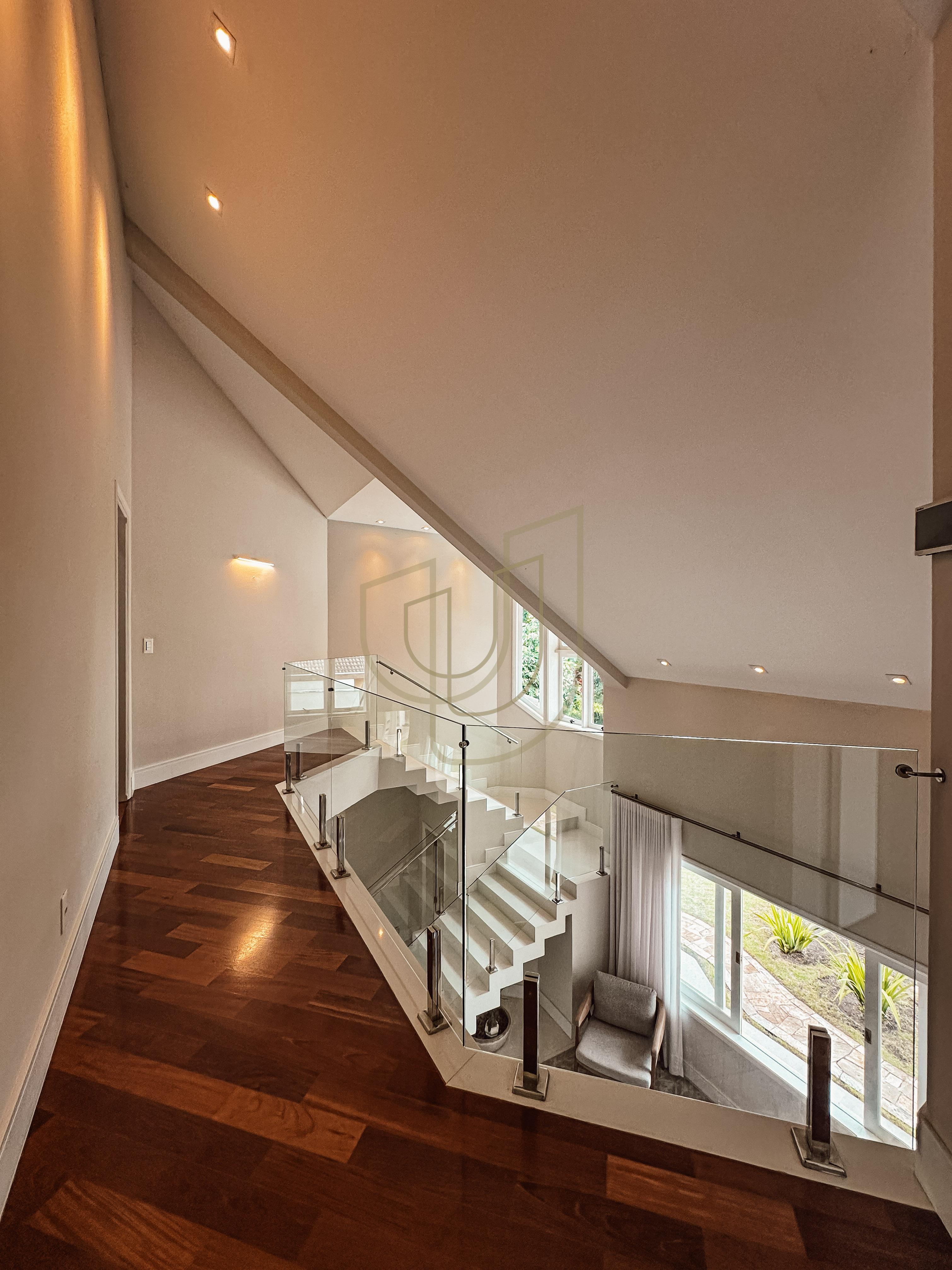 Sobrado com terreno de 720m&sup2; e 4 Dormit&oacute;rios no Jardim das Colinas - S&atilde;o Jos&eacute; dos Campos  São José dos Campos - 