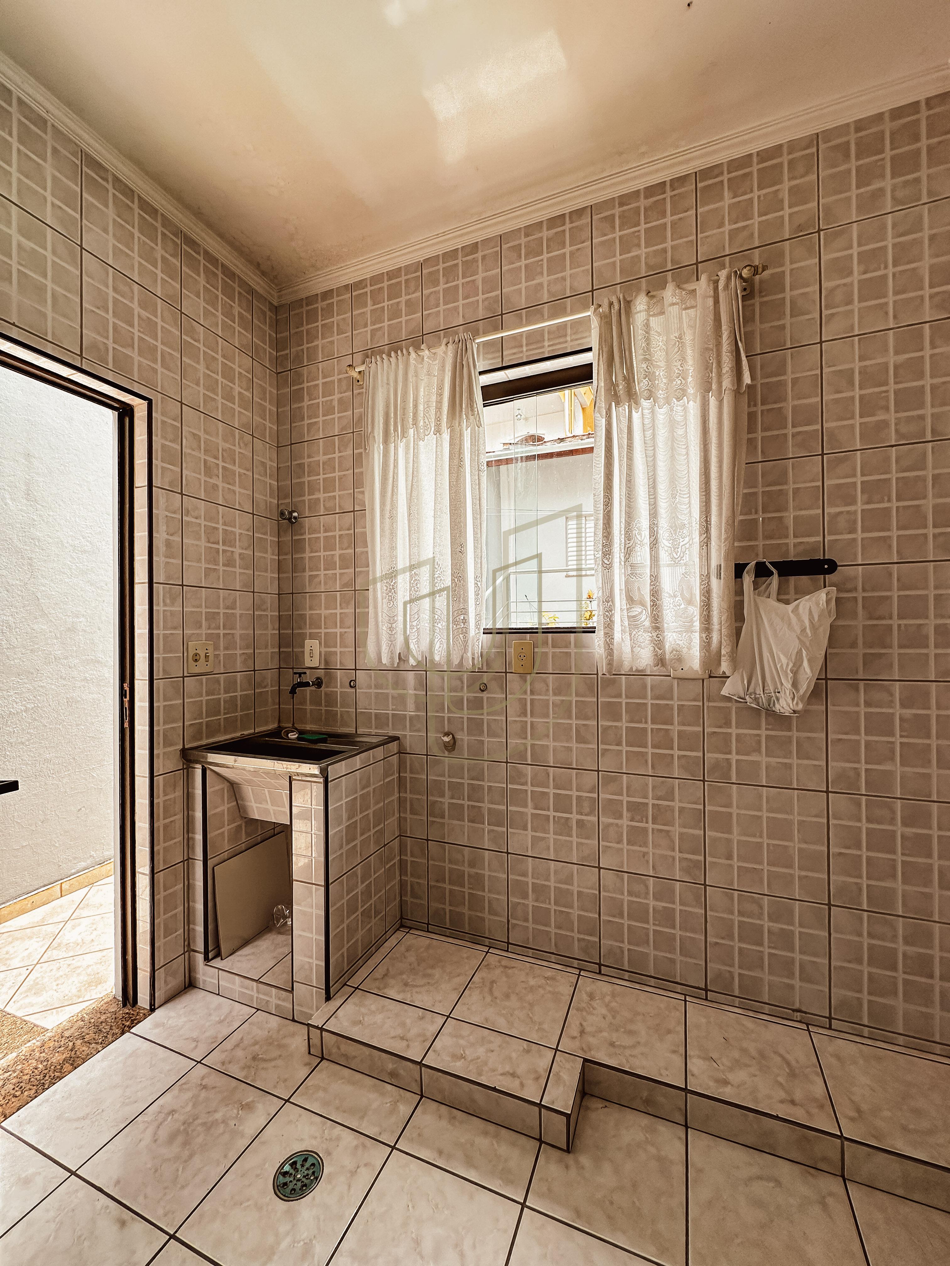 Sobrado com 4 Dormit&oacute;rios a venda no Jardim Esplanada - S&atilde;o Jos&eacute; dos Campos  São José dos Campos - 