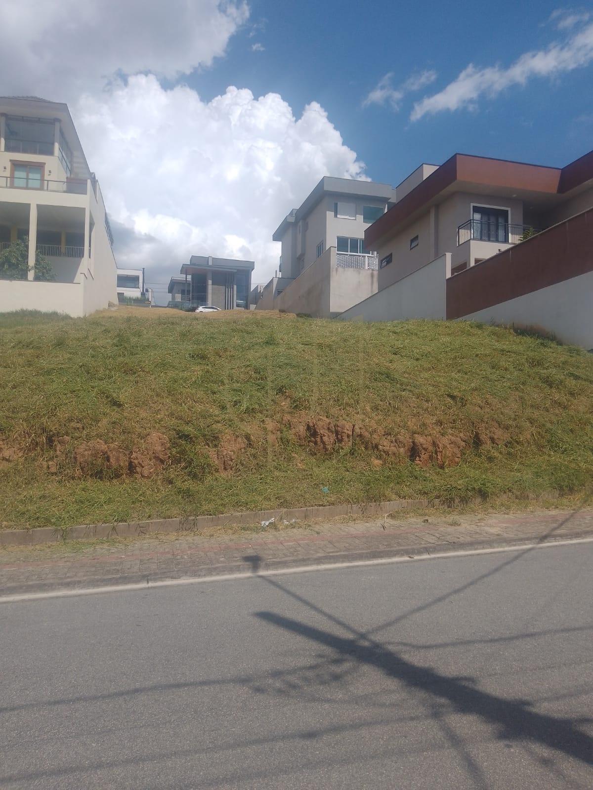 Terreno de 518m&sup2; no condom&iacute;nio Residencial Jaguary - S&atilde;o Jos&eacute; dos Campos/SP  São José dos Campos - 