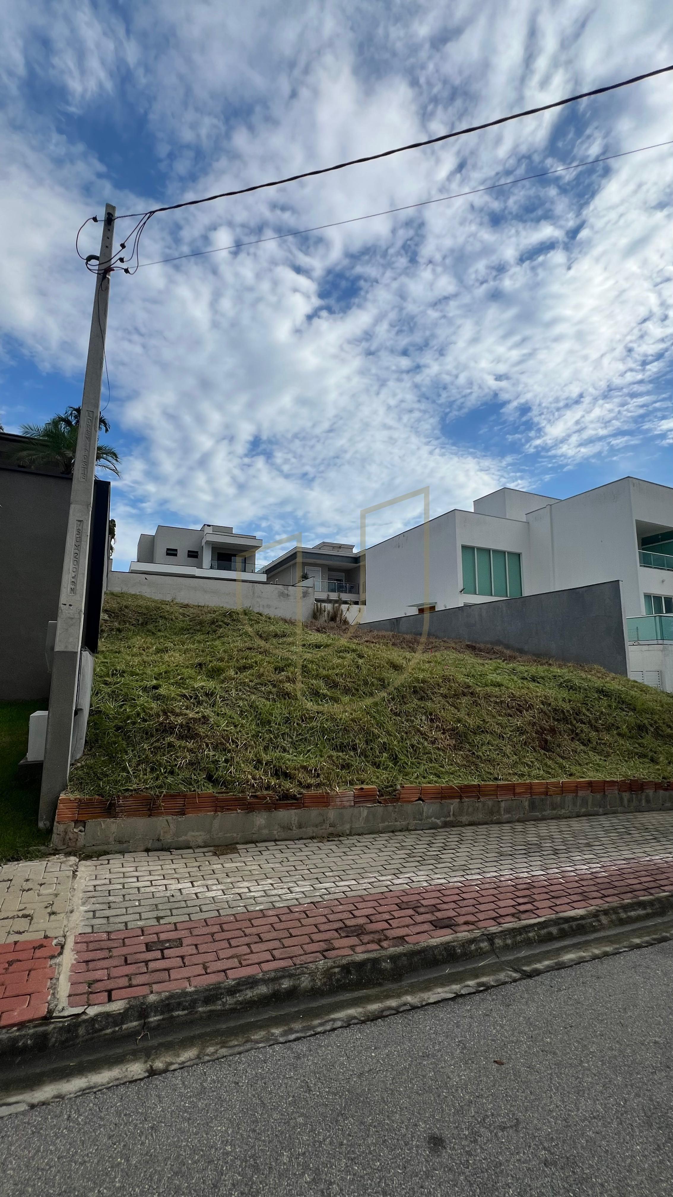 Terreno de 450m&sup2; no condom&iacute;nio Residencial Jaguary - S&atilde;o Jos&eacute; dos Campos/SP  São José dos Campos - 