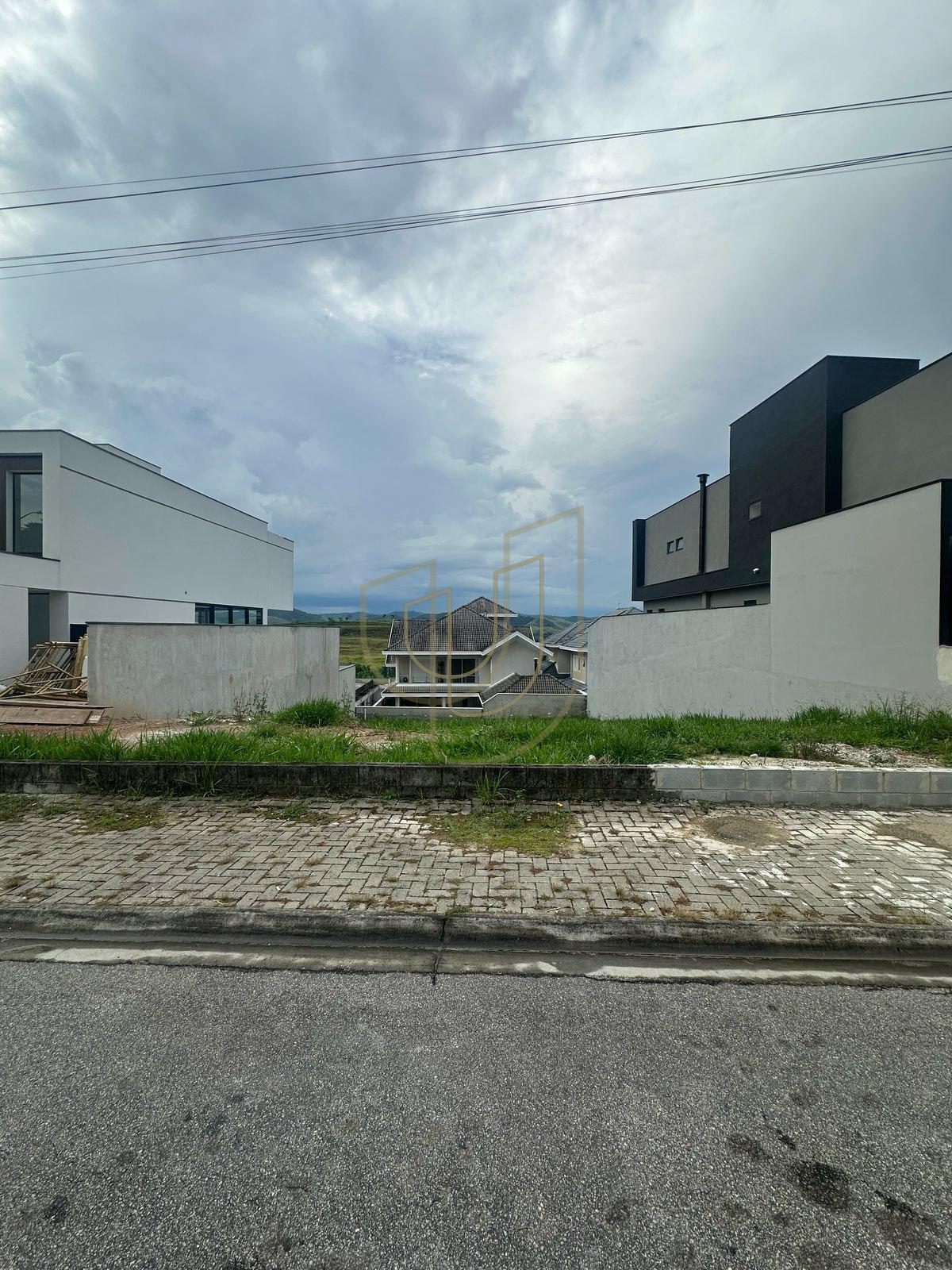 Terreno de 490 m&sup2; no Condom&iacute;nio Residencial Jaguary Avenida Aquarela do Brasil São José dos Campos - 