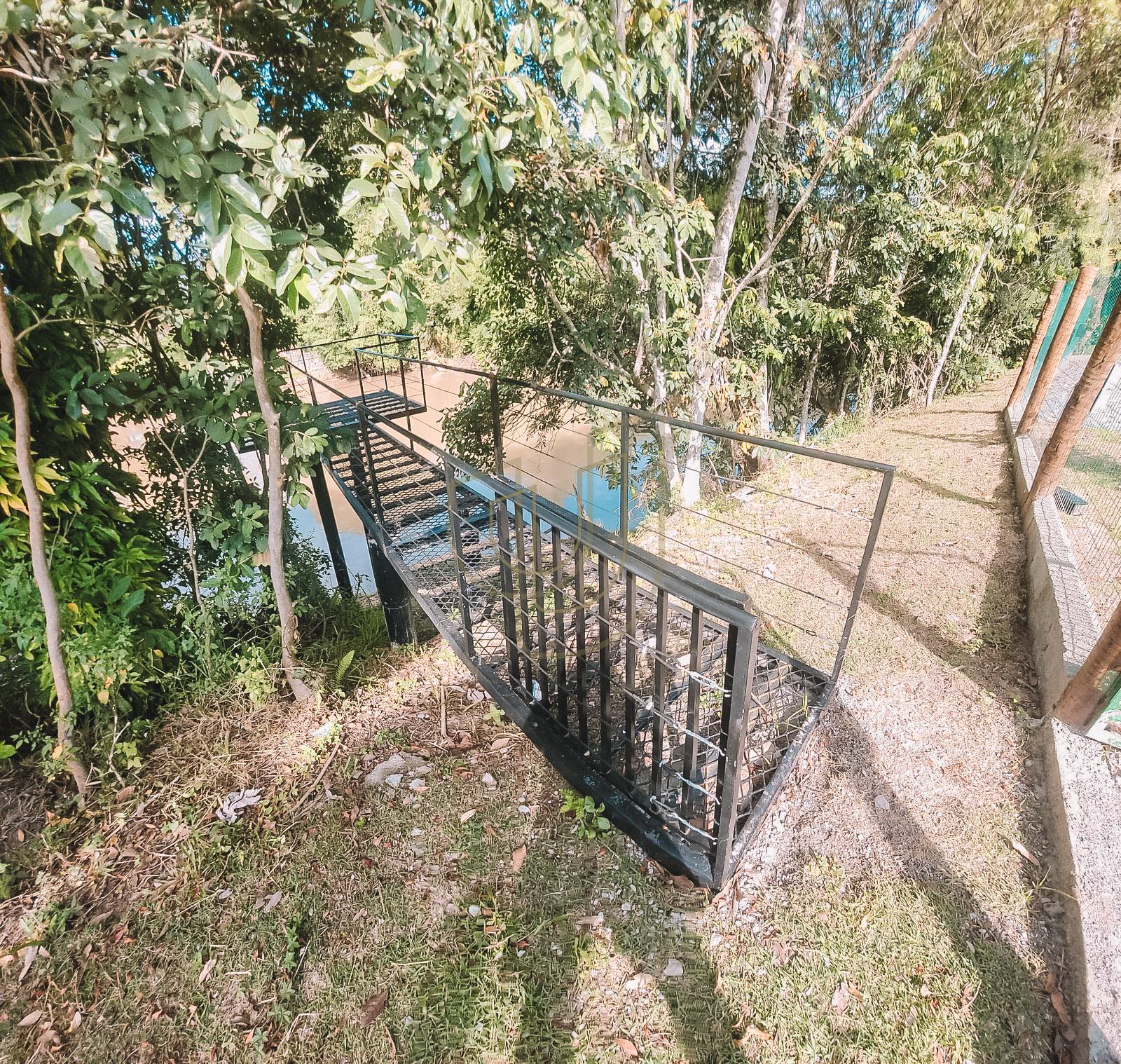 Ch&aacute;cara com 3900 m&sup2; com deck para o rio em Guararema Estrada Municipal Heitor Pereira de Souza Guararema - 