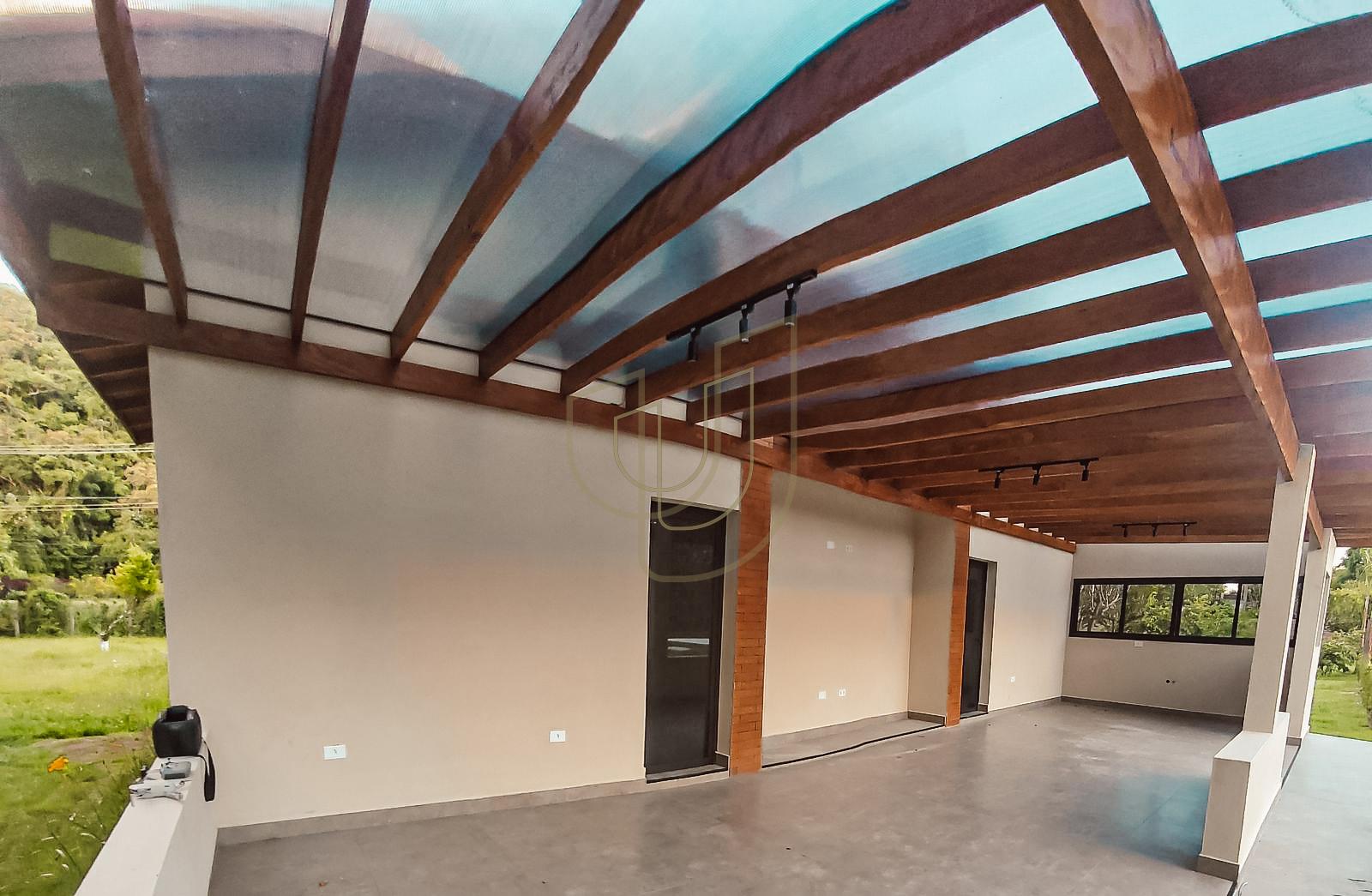 Ch&aacute;cara com 3900 m&sup2; com deck para o rio em Guararema Estrada Municipal Heitor Pereira de Souza Guararema - 