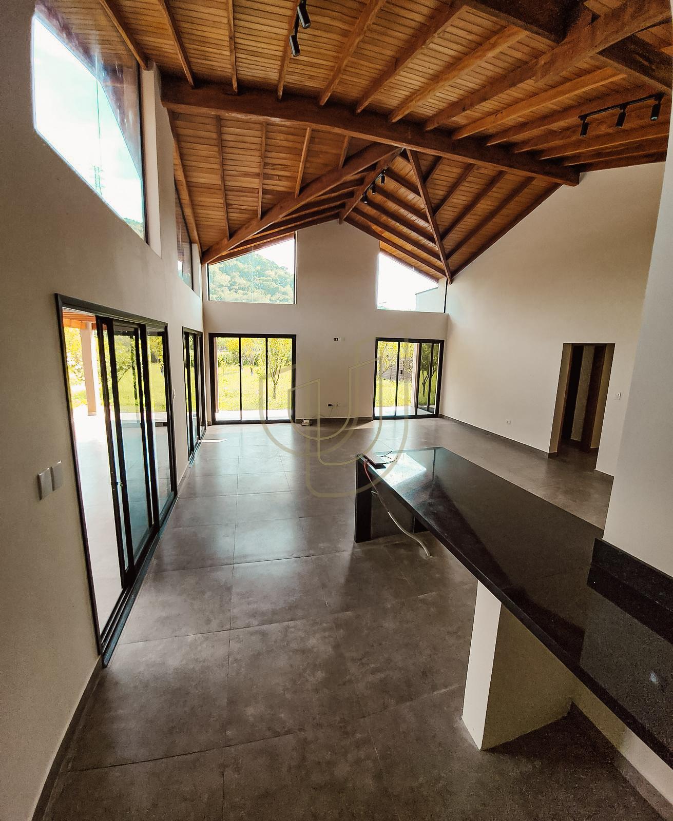 Ch&aacute;cara com 3900 m&sup2; com deck para o rio em Guararema Estrada Municipal Heitor Pereira de Souza Guararema - 