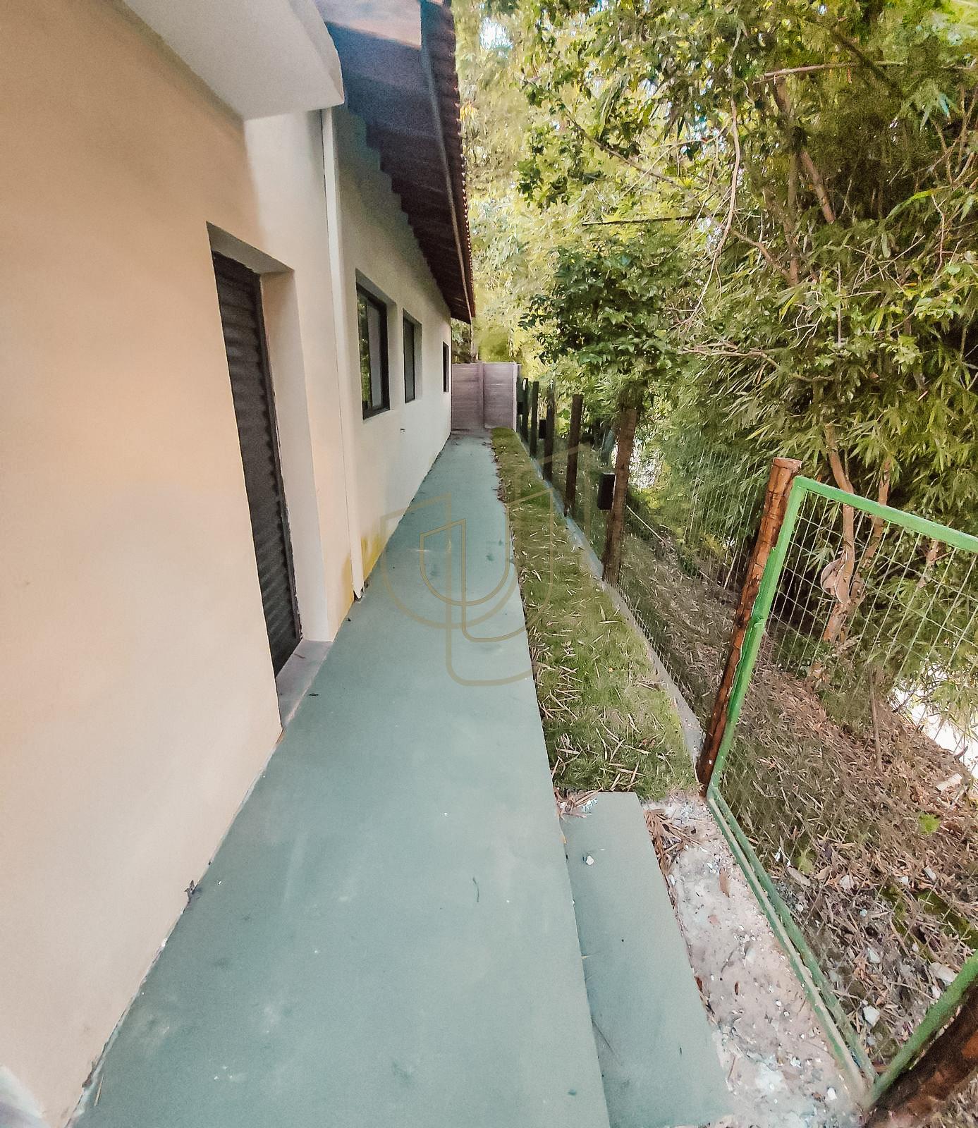 Ch&aacute;cara com 3900 m&sup2; com deck para o rio em Guararema Estrada Municipal Heitor Pereira de Souza Guararema - 