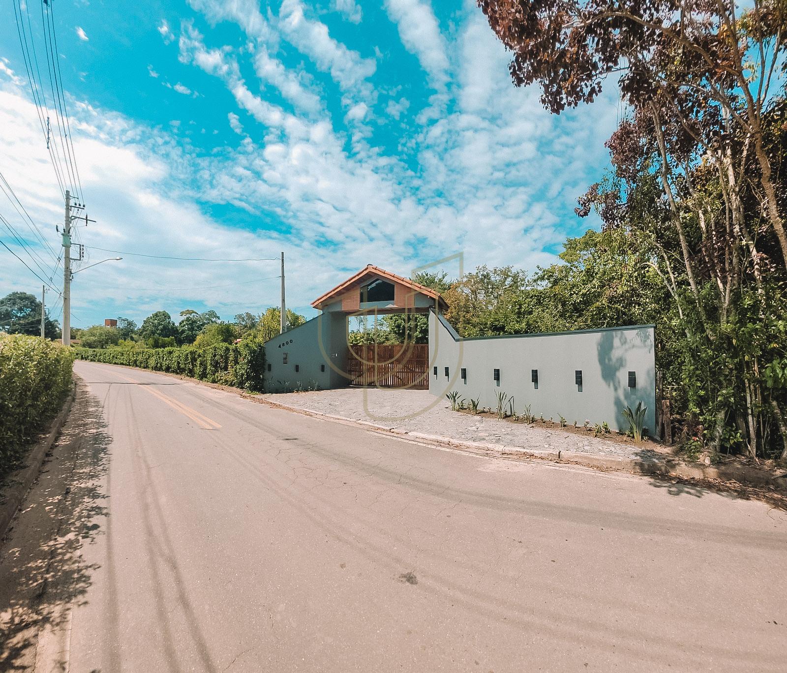 Ch&aacute;cara com 3900 m&sup2; com deck para o rio em Guararema Estrada Municipal Heitor Pereira de Souza Guararema - 