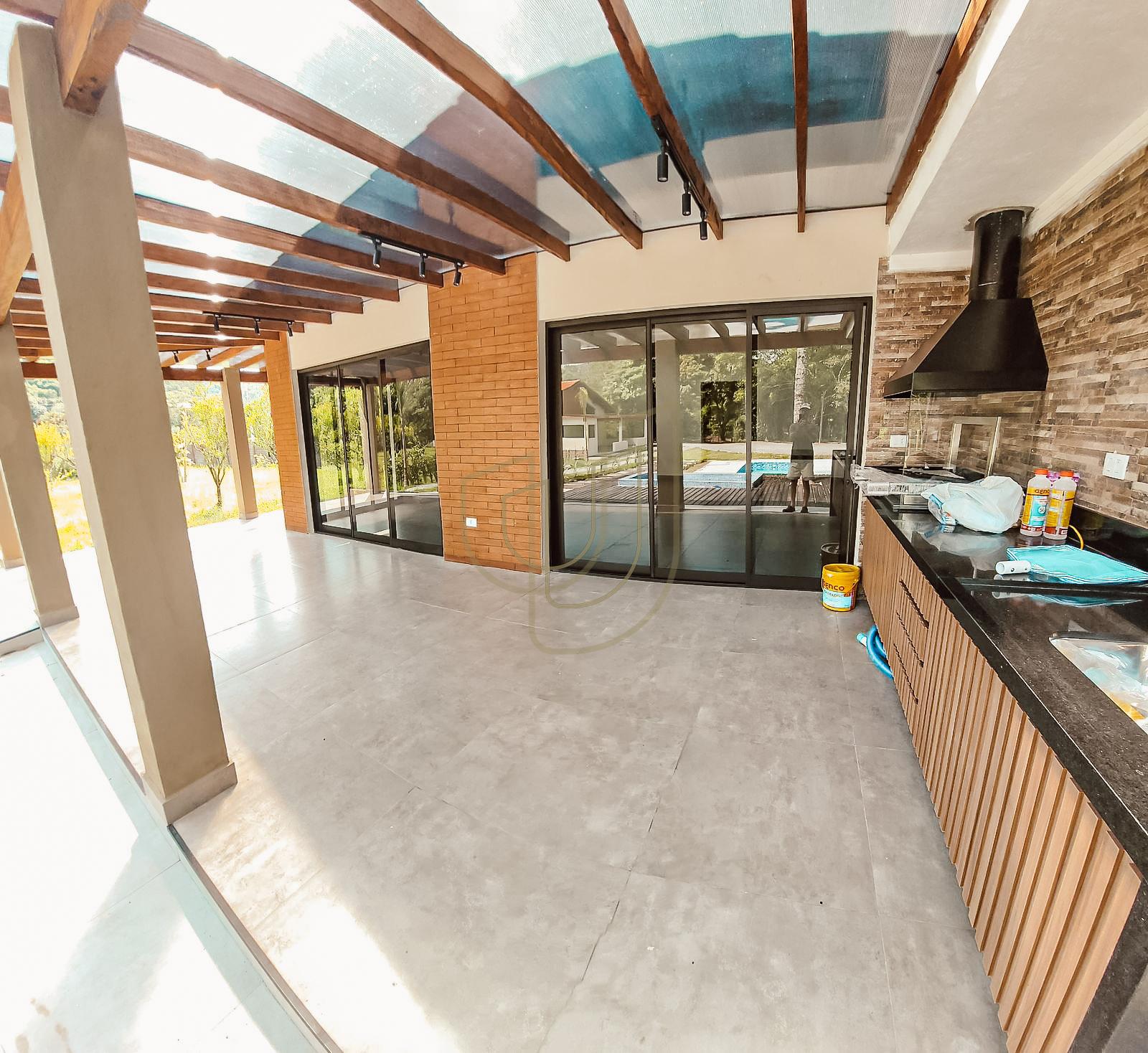 Ch&aacute;cara com 3900 m&sup2; com deck para o rio em Guararema Estrada Municipal Heitor Pereira de Souza Guararema - 