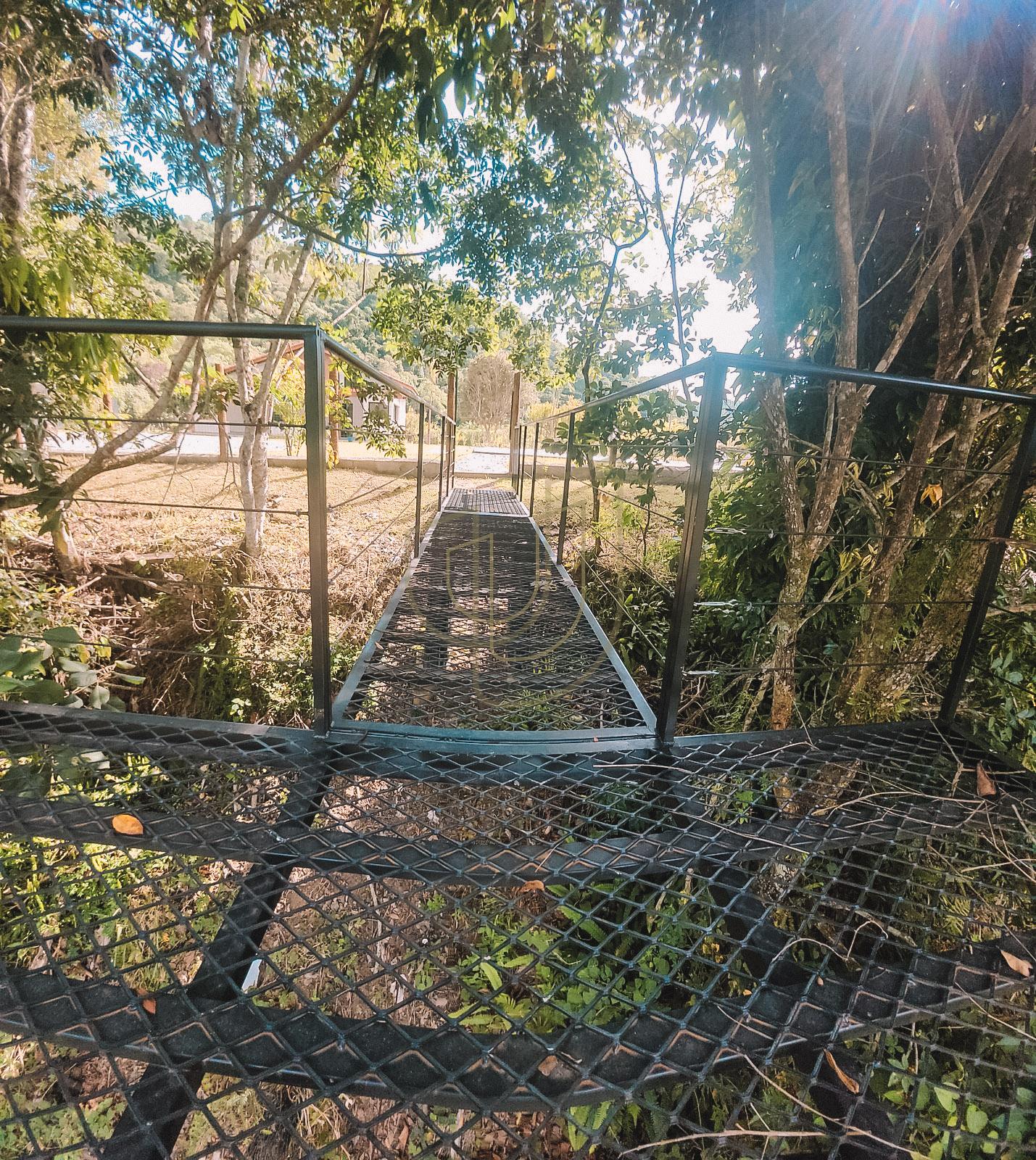 Ch&aacute;cara com 3900 m&sup2; com deck para o rio em Guararema Estrada Municipal Heitor Pereira de Souza Guararema - 