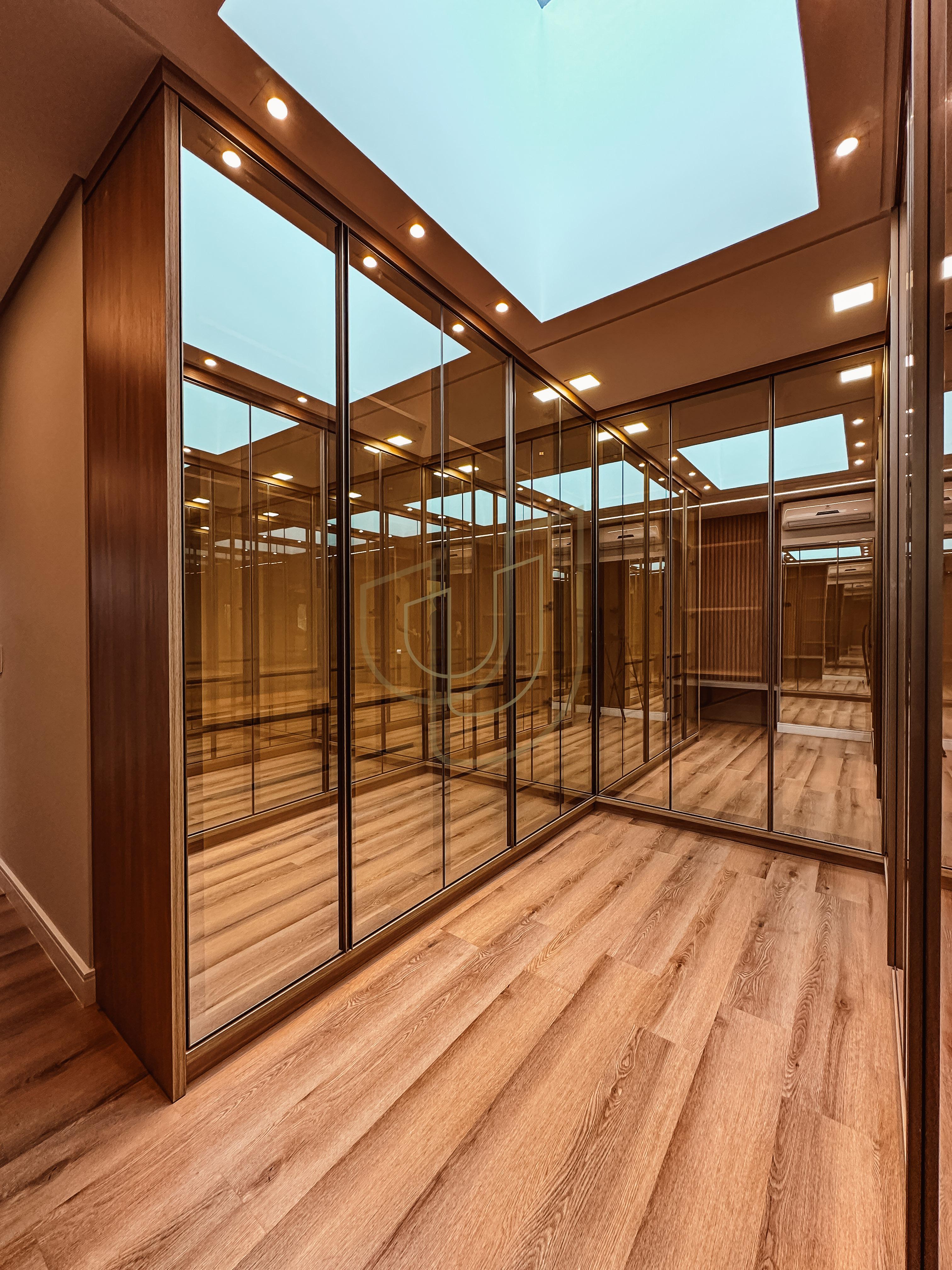 Sobrado sofisticado com 4 su&iacute;tes no Jardim do Golfe I Avenida Loth Bagunha Maldos São José dos Campos - 