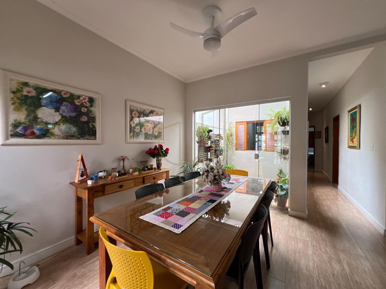 Casa com 3 Dormit&oacute;rios e 140m&sup2; no Vila Branca  Jacareí - 