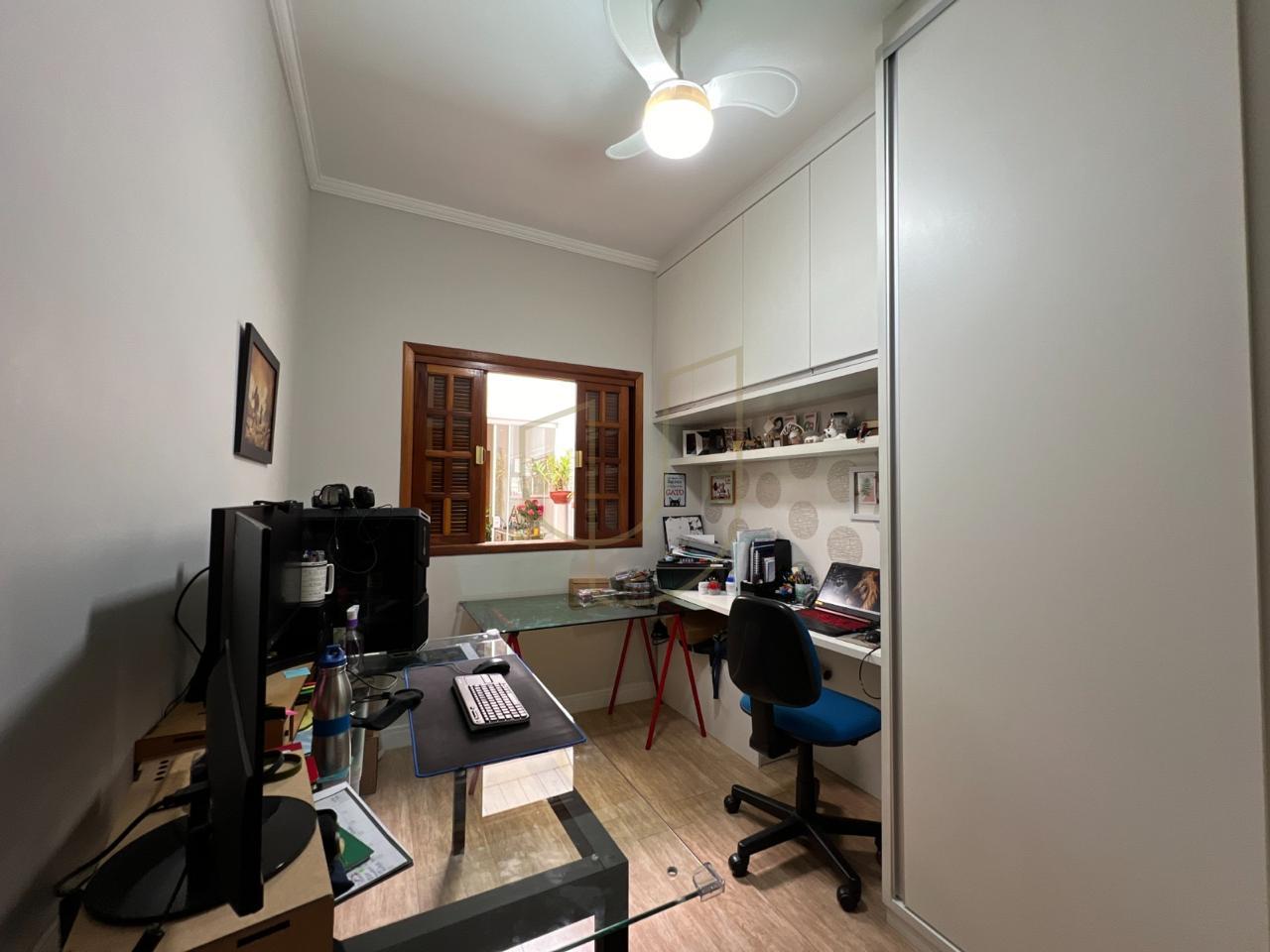 Casa com 3 Dormit&oacute;rios e 140m&sup2; no Vila Branca  Jacareí - 