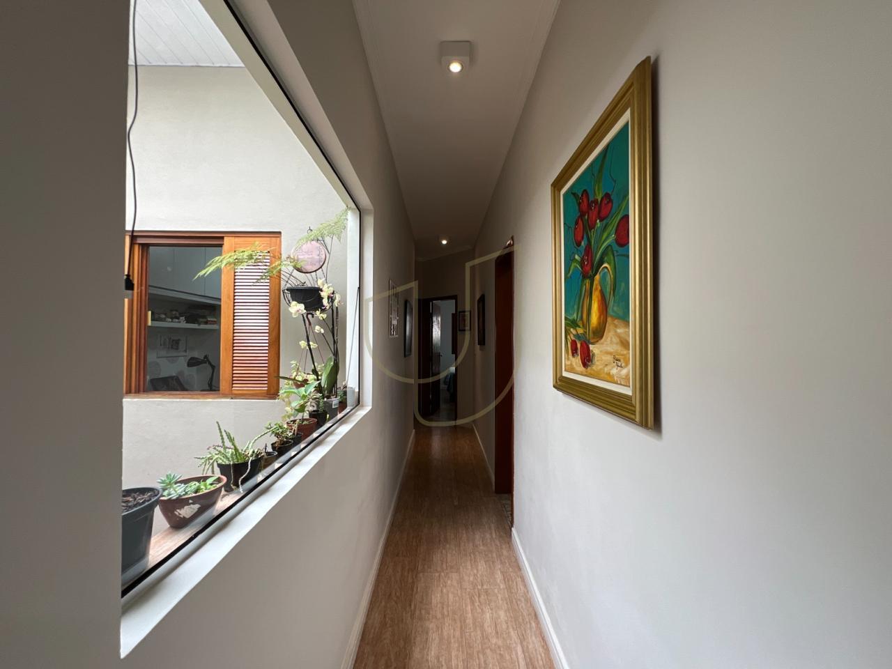 Casa com 3 Dormit&oacute;rios e 140m&sup2; no Vila Branca  Jacareí - 