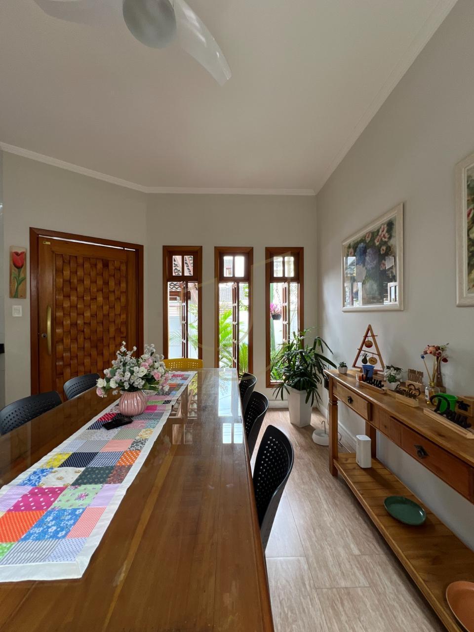 Casa com 3 Dormit&oacute;rios e 140m&sup2; no Vila Branca  Jacareí - 