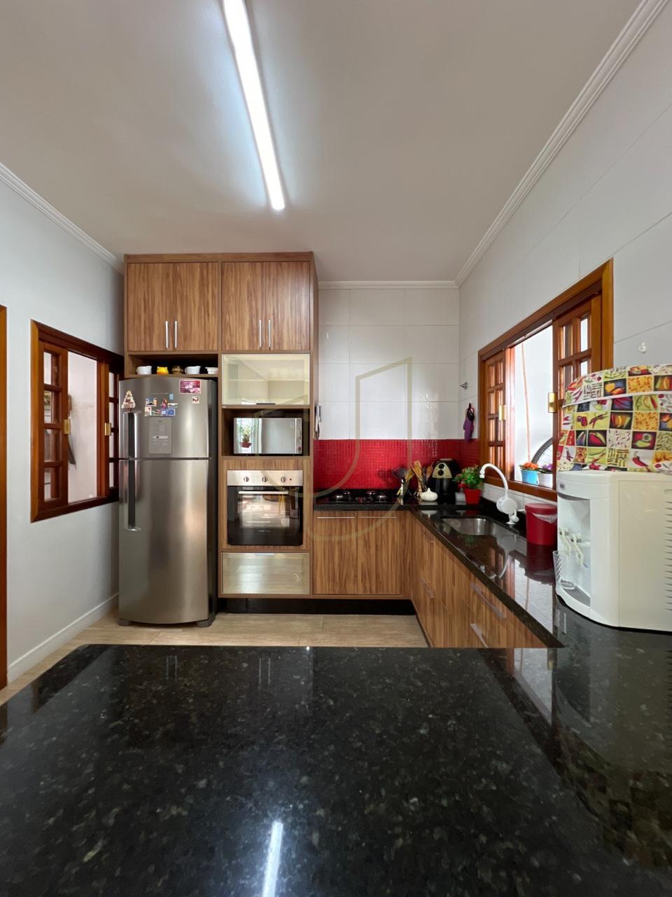 Casa com 3 Dormit&oacute;rios e 140m&sup2; no Vila Branca  Jacareí - 