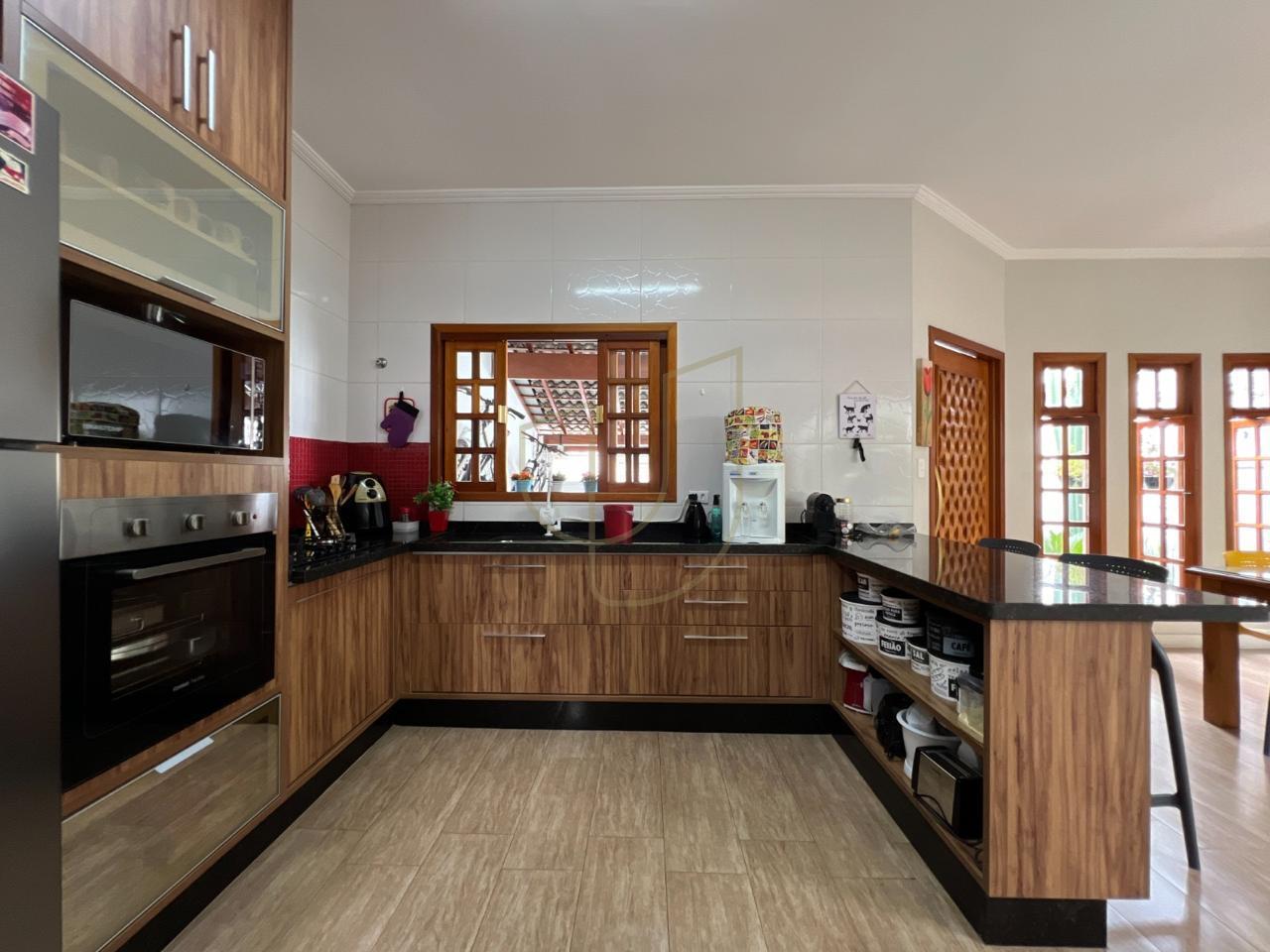 Casa com 3 Dormit&oacute;rios e 140m&sup2; no Vila Branca  Jacareí - 