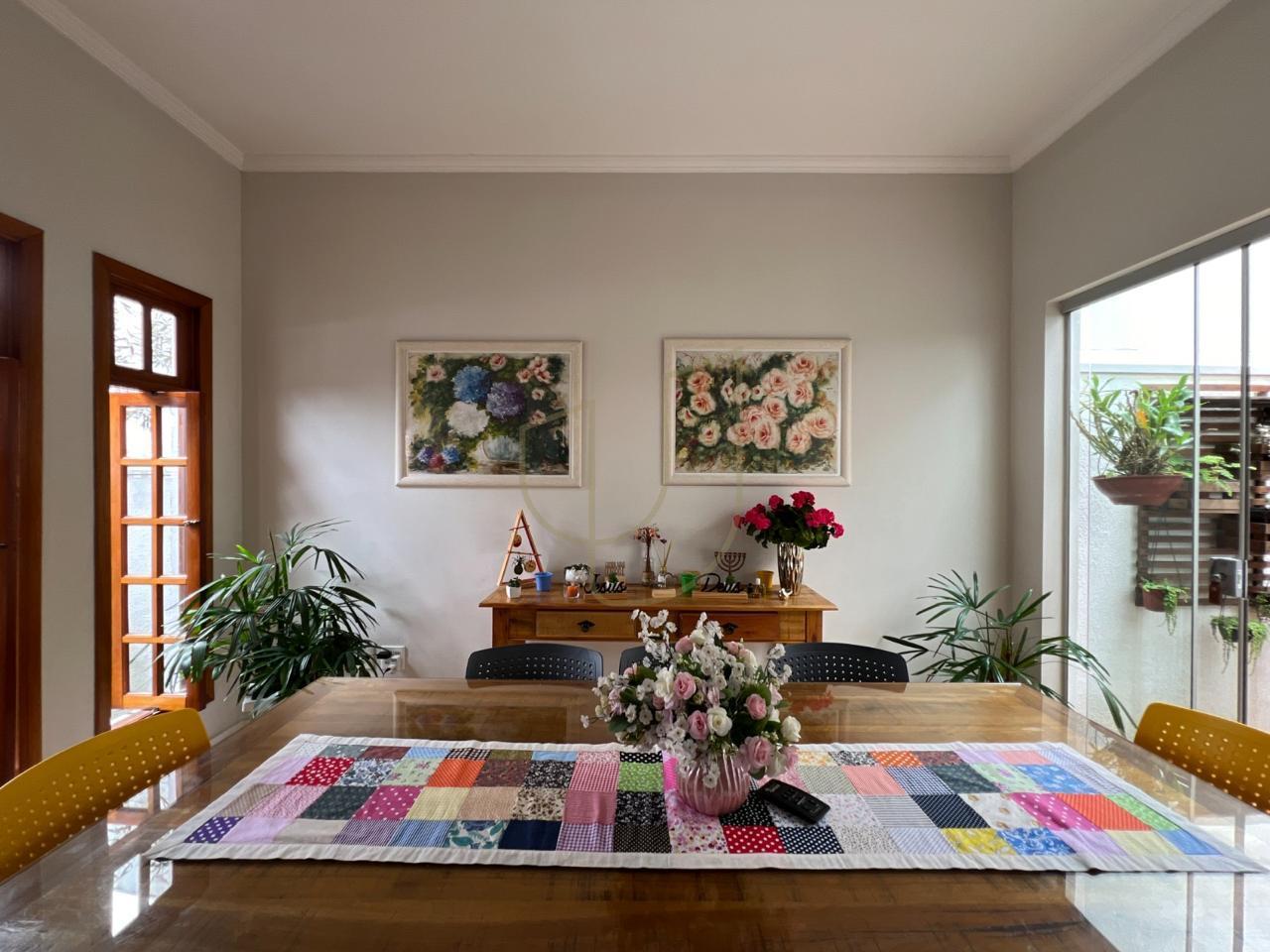 Casa com 3 Dormit&oacute;rios e 140m&sup2; no Vila Branca  Jacareí - 