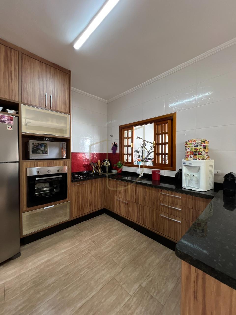 Casa com 3 Dormit&oacute;rios e 140m&sup2; no Vila Branca  Jacareí - 