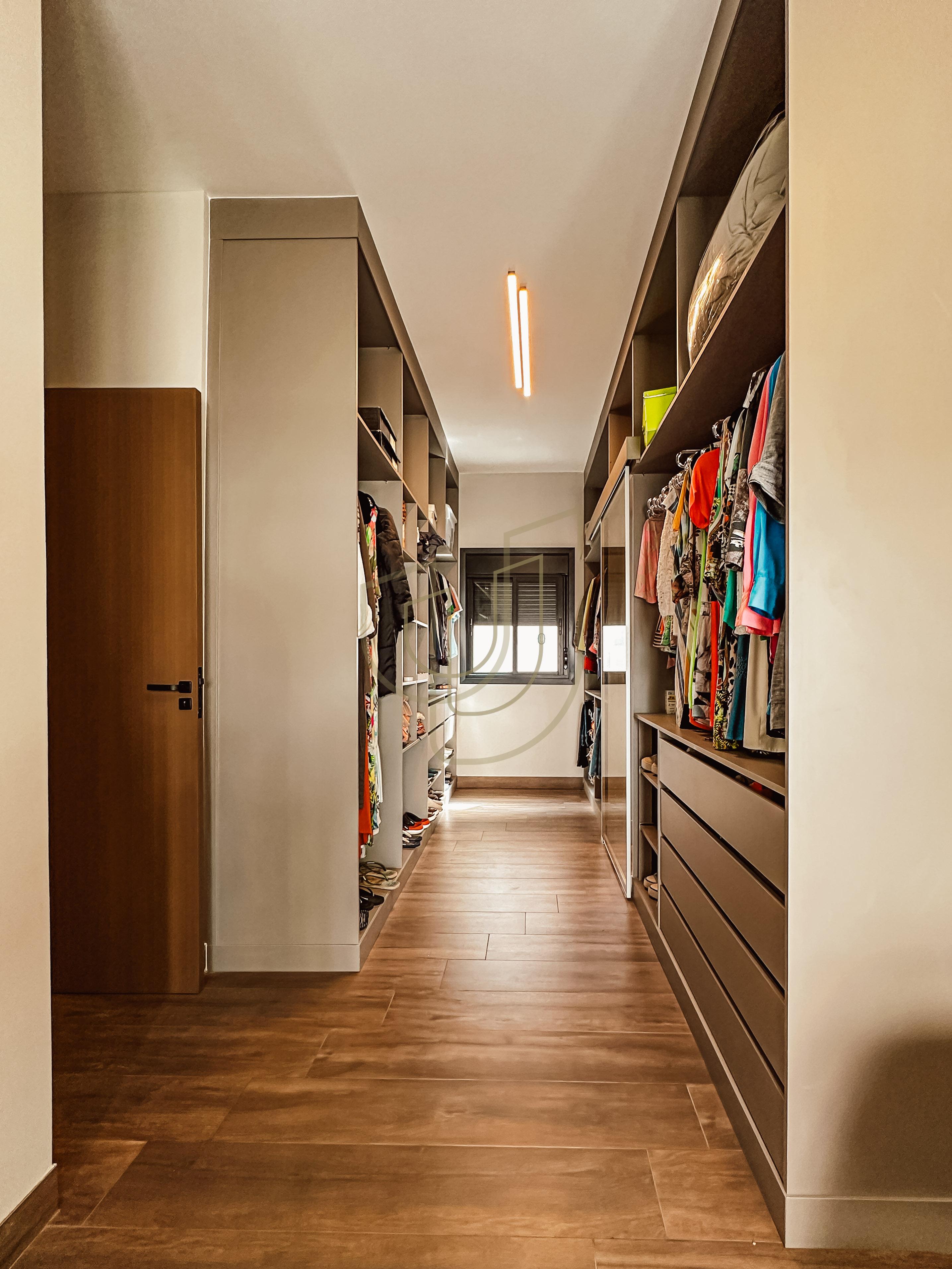 Casa T&eacute;rrea com 3 Su&iacute;tes no Condom&iacute;nio Jardim das Colinas  São José dos Campos - 