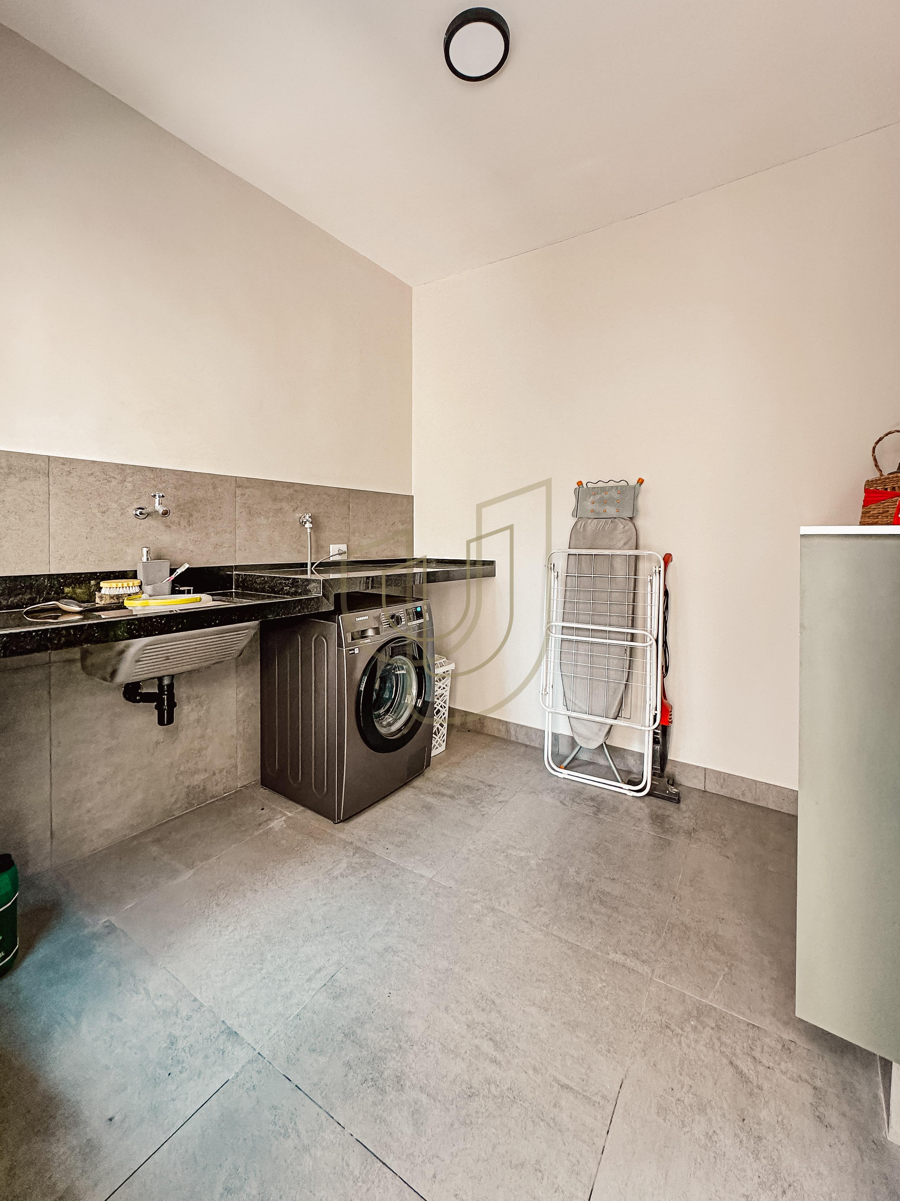 Casa T&eacute;rrea com 3 Su&iacute;tes no Condom&iacute;nio Jardim das Colinas  São José dos Campos - 