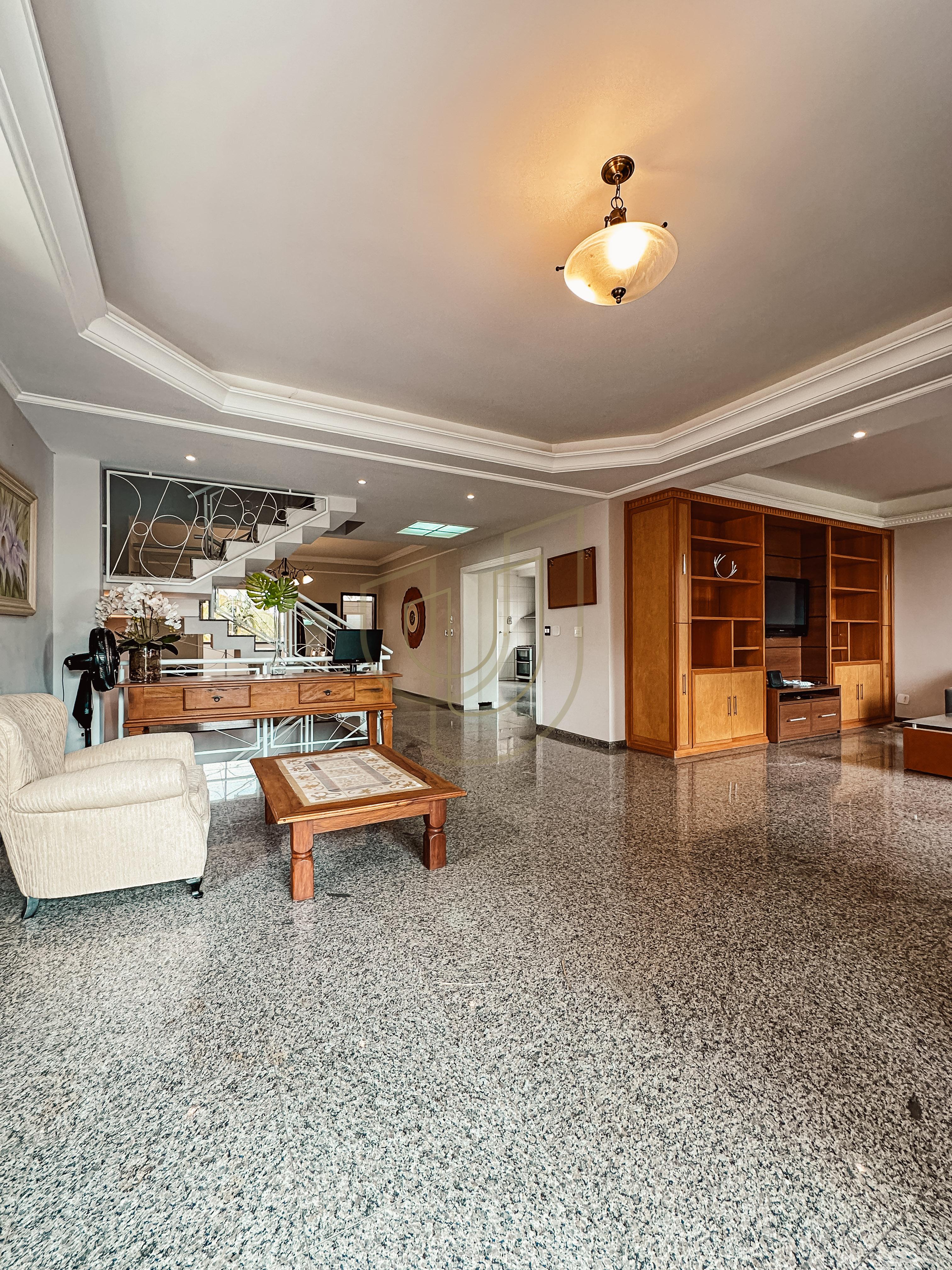 Casa com 4 Dormit&oacute;rios no Condom&iacute;nio Altos da Serra I  São José dos Campos - 