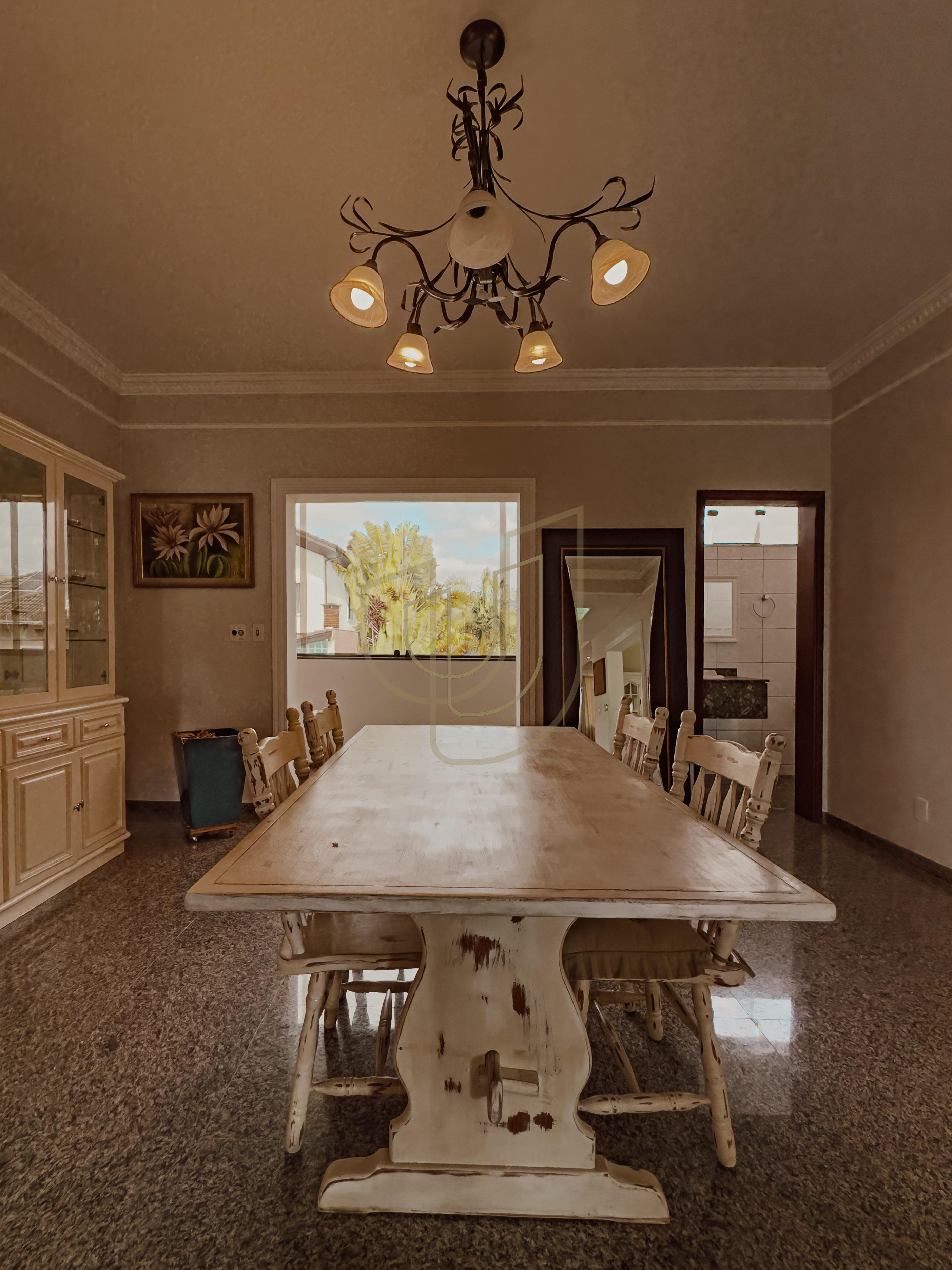 Casa com 4 Dormit&oacute;rios no Condom&iacute;nio Altos da Serra I  São José dos Campos - 