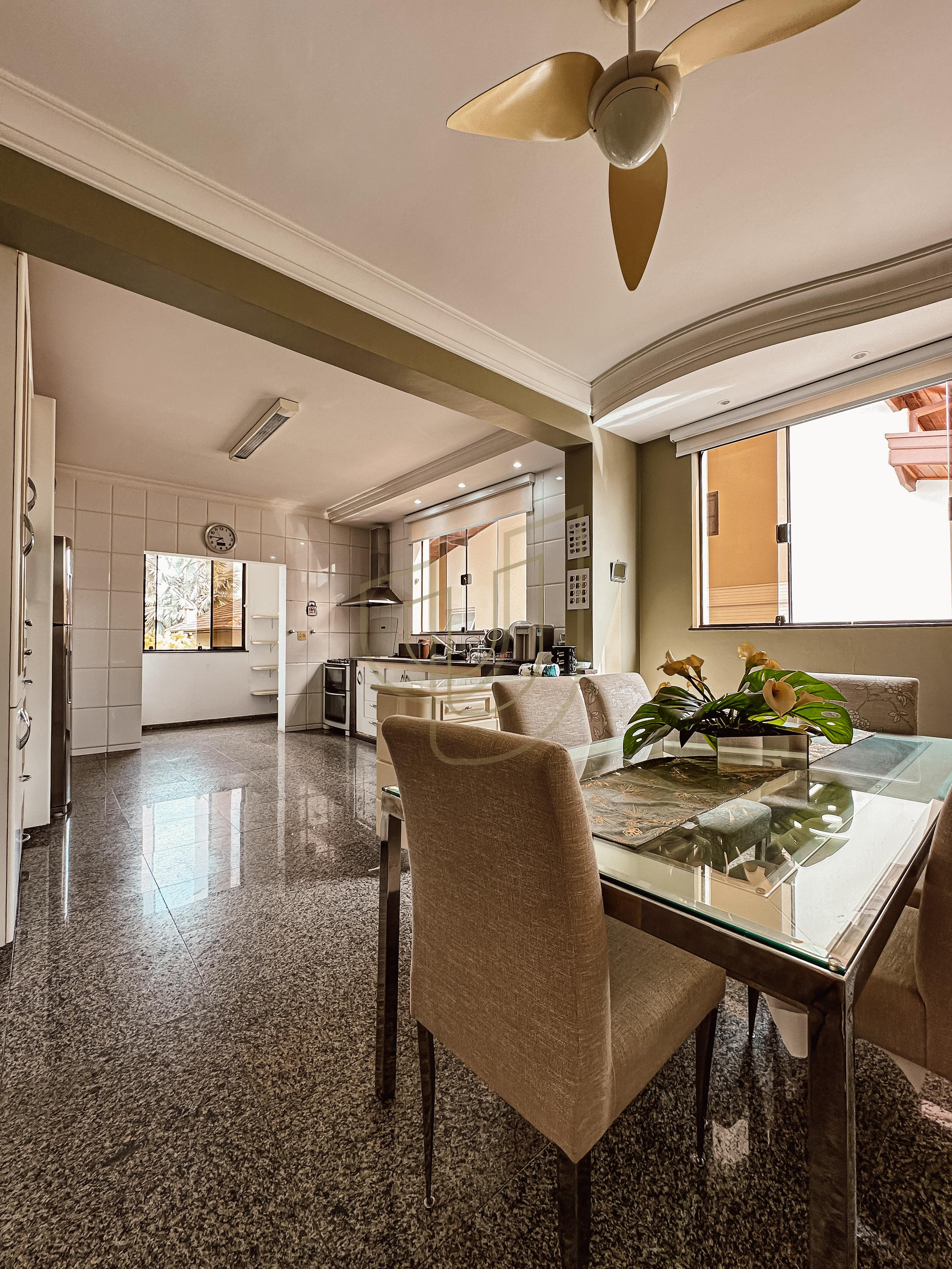 Casa com 4 Dormit&oacute;rios no Condom&iacute;nio Altos da Serra I  São José dos Campos - 