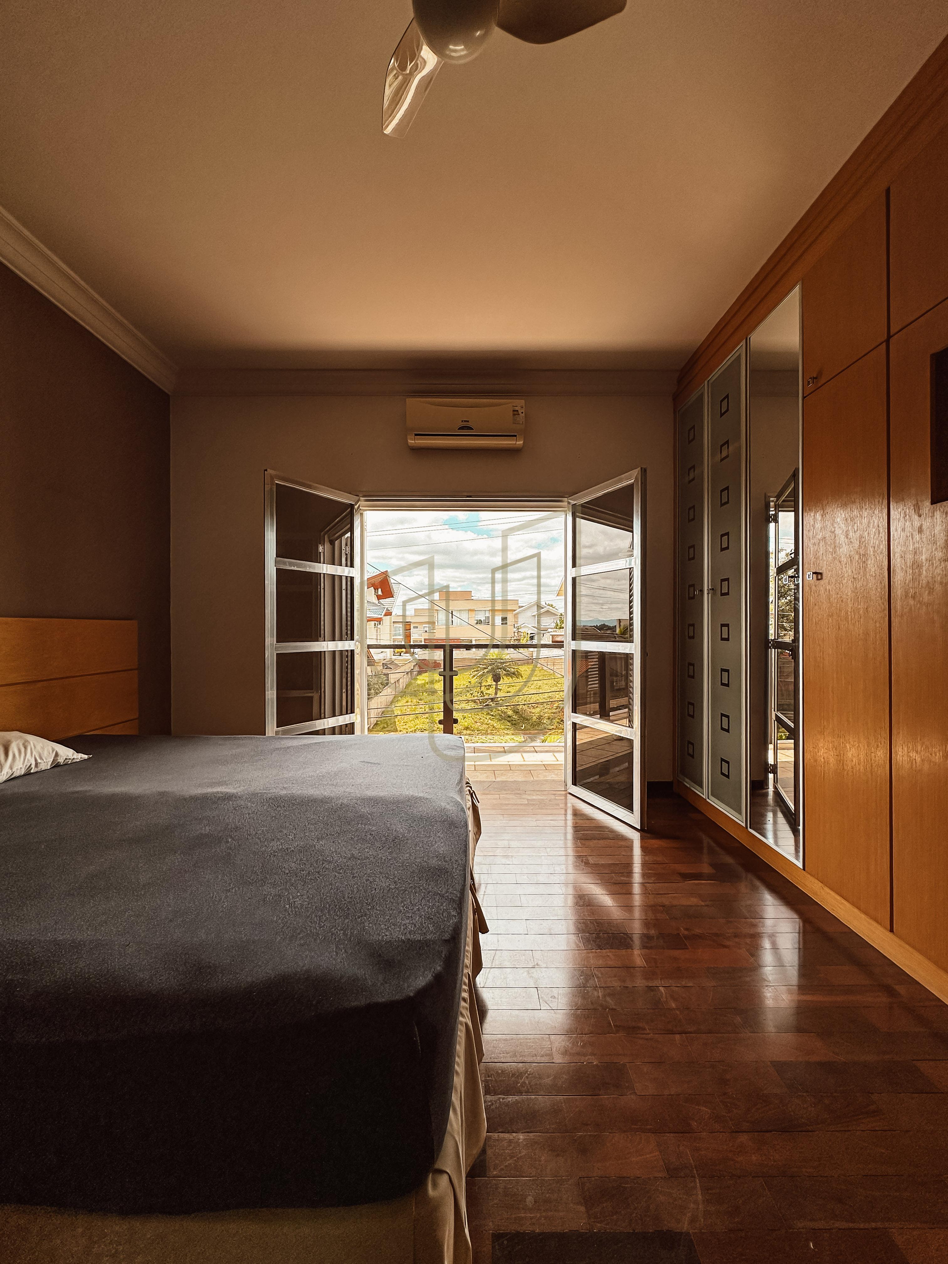 Casa com 4 Dormit&oacute;rios no Condom&iacute;nio Altos da Serra I  São José dos Campos - 