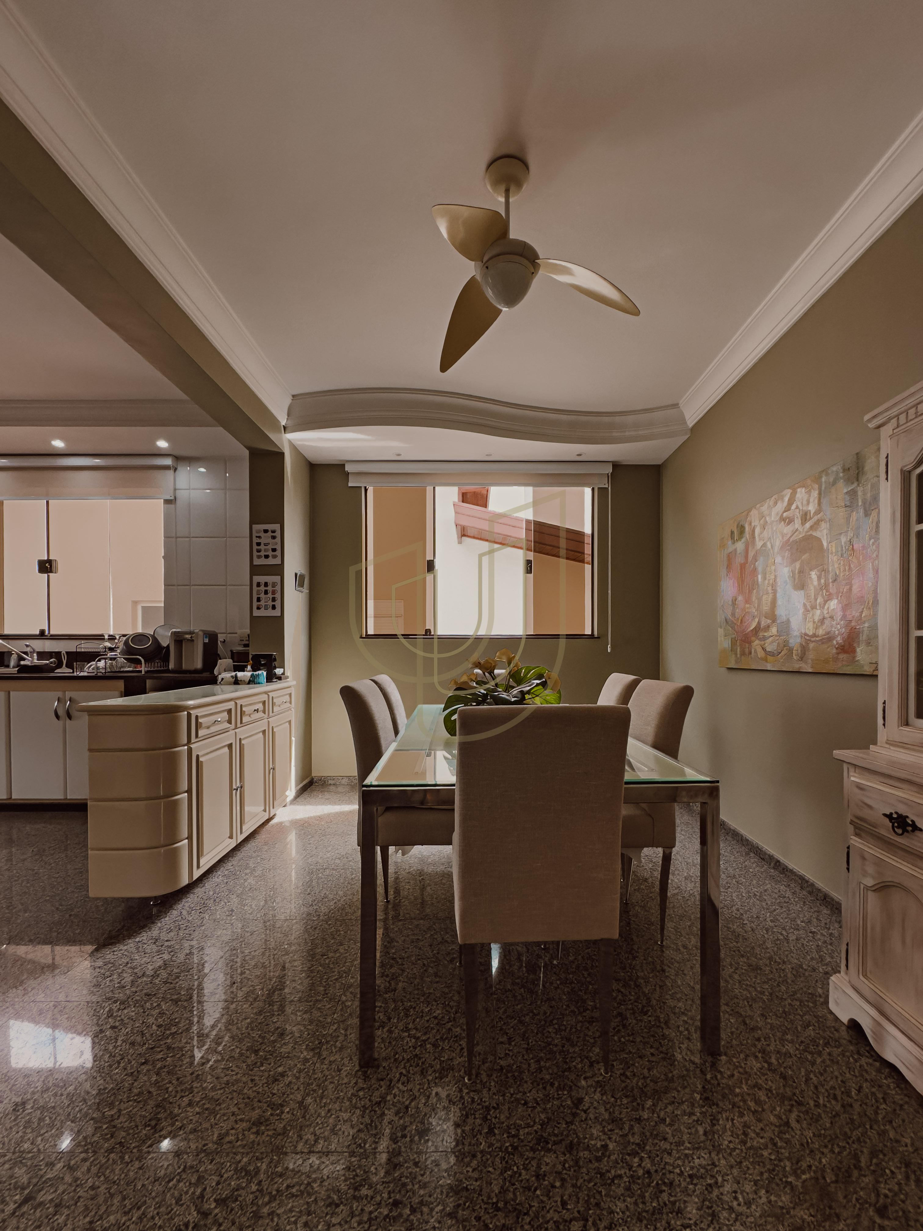 Casa com 4 Dormit&oacute;rios no Condom&iacute;nio Altos da Serra I  São José dos Campos - 