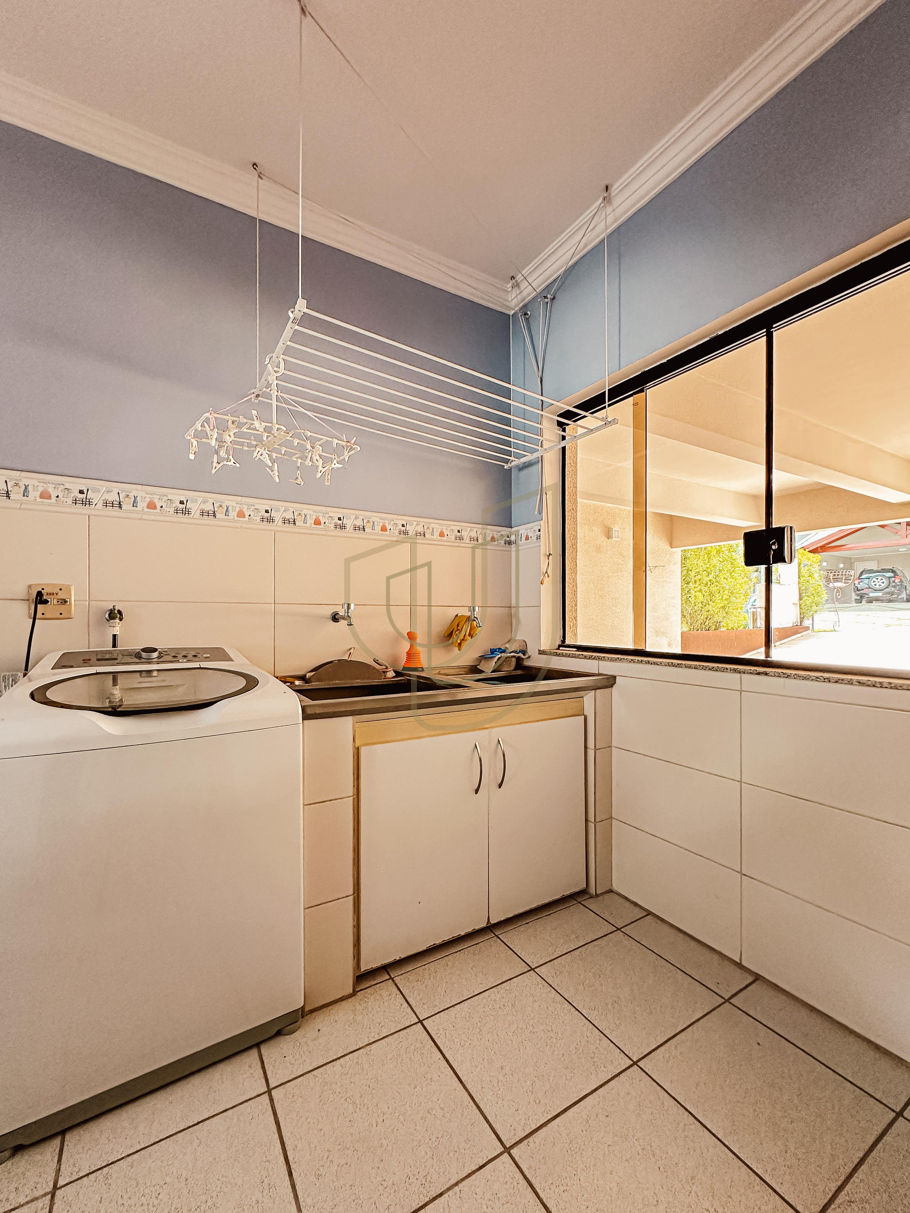 Casa com 4 Dormit&oacute;rios no Condom&iacute;nio Altos da Serra I  São José dos Campos - 