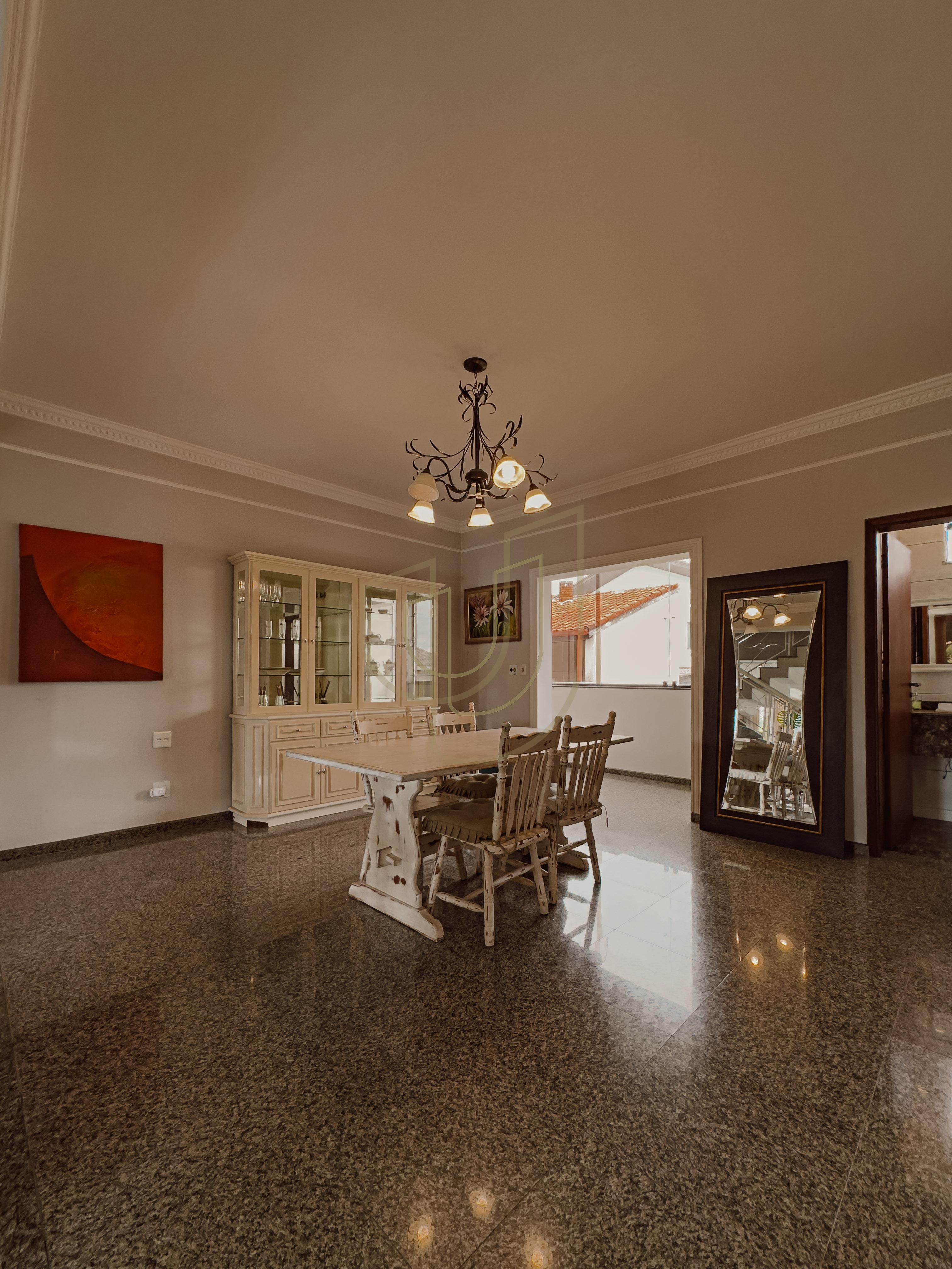 Casa com 4 Dormit&oacute;rios no Condom&iacute;nio Altos da Serra I  São José dos Campos - 