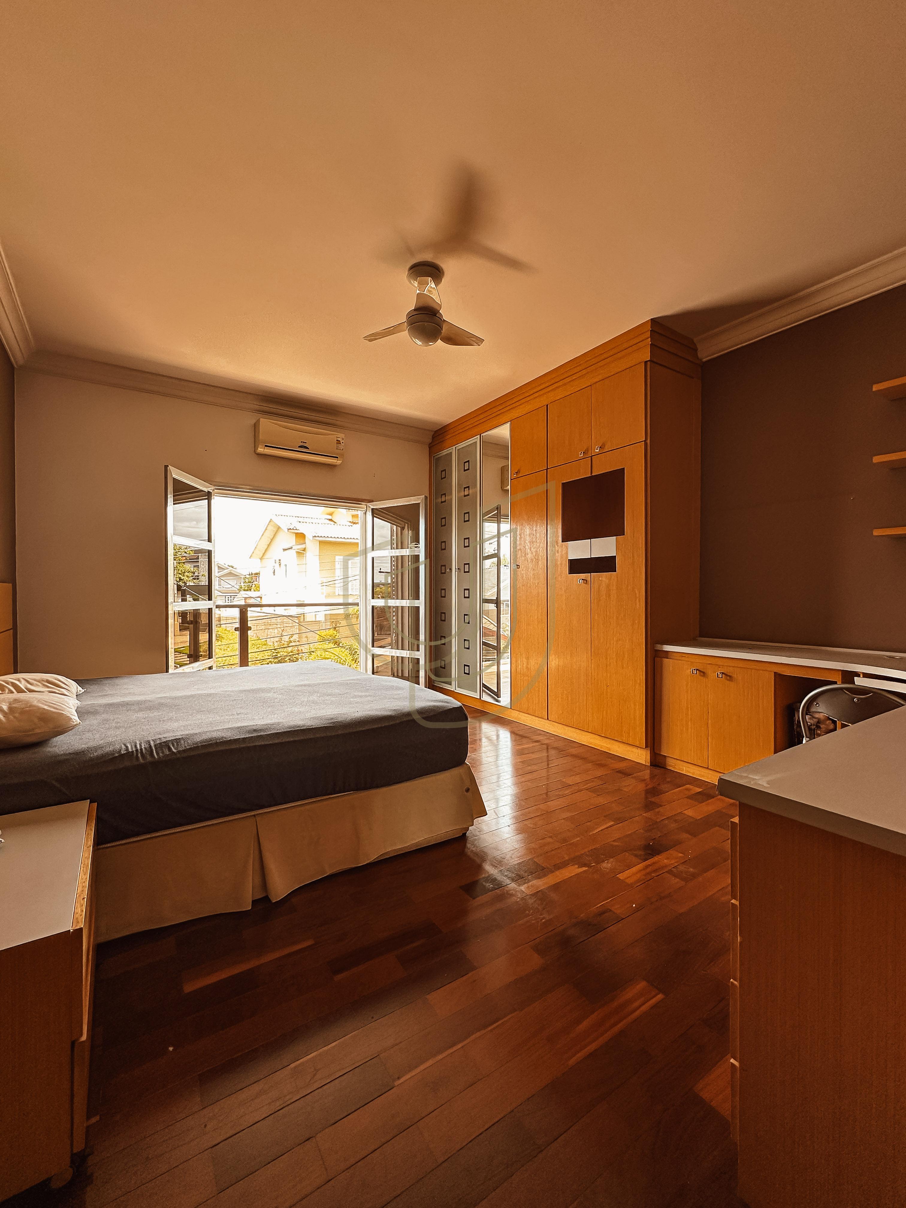 Casa com 4 Dormit&oacute;rios no Condom&iacute;nio Altos da Serra I  São José dos Campos - 