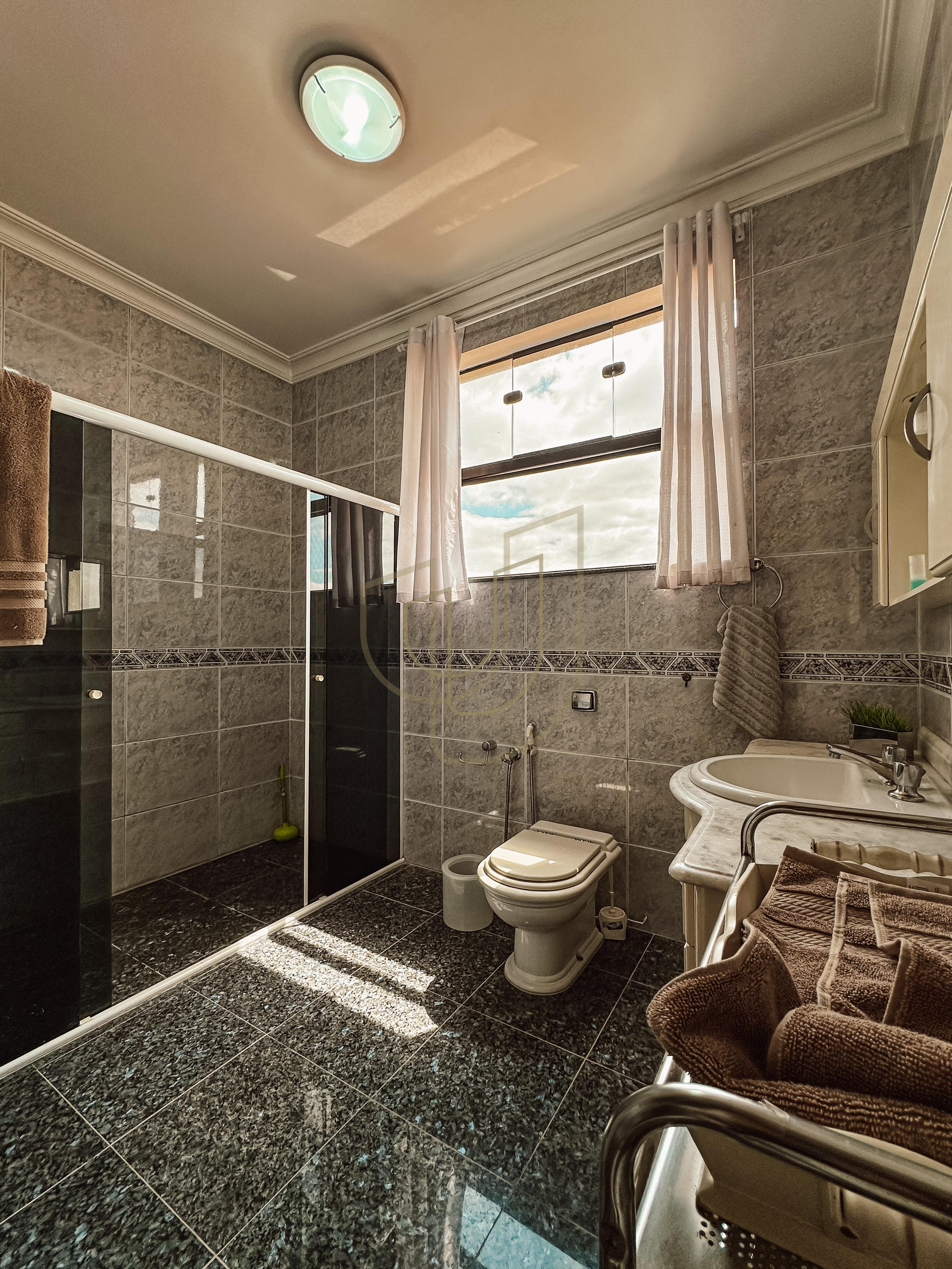 Casa com 4 Dormit&oacute;rios no Condom&iacute;nio Altos da Serra I  São José dos Campos - 