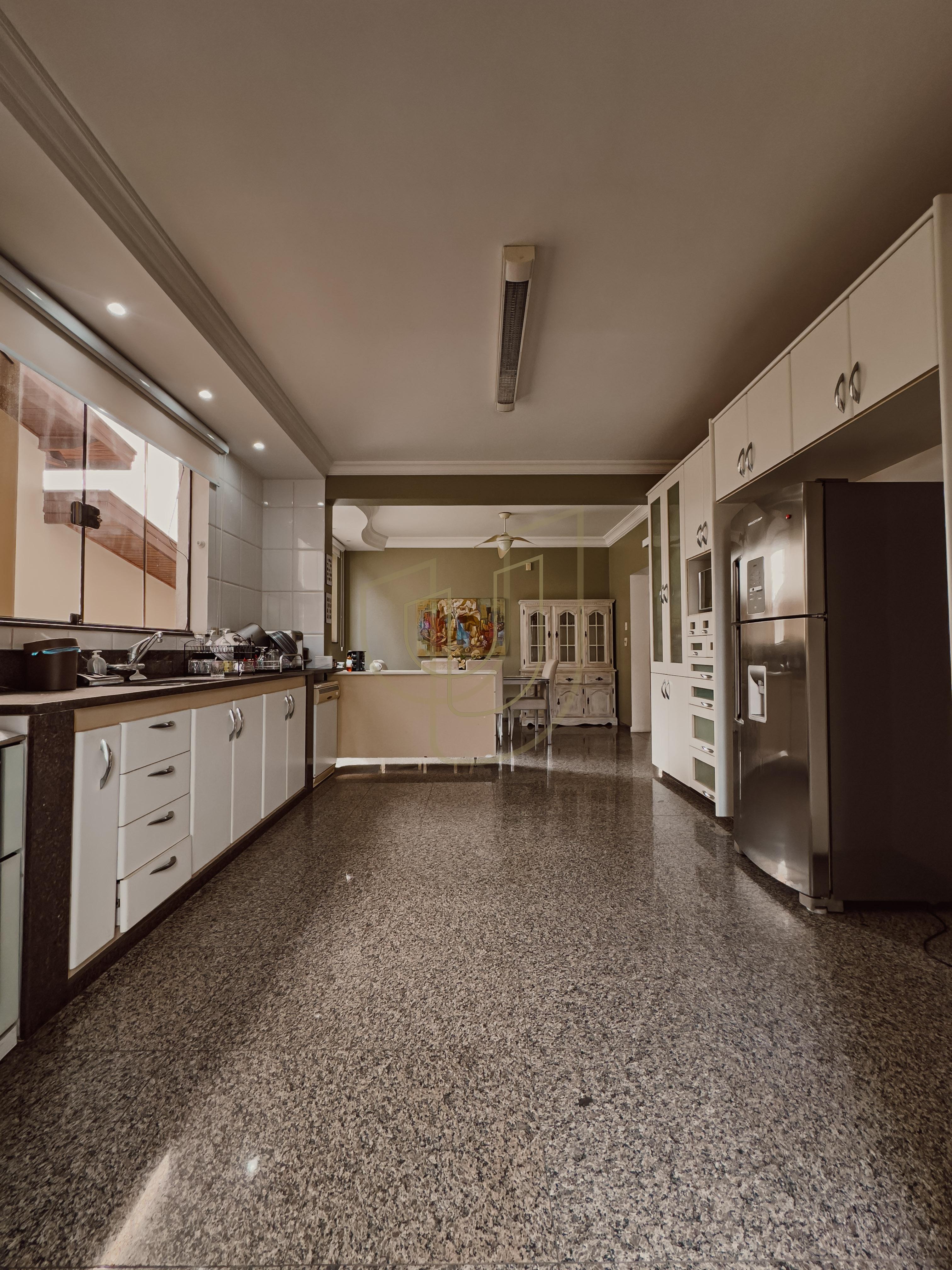 Casa com 4 Dormit&oacute;rios no Condom&iacute;nio Altos da Serra I  São José dos Campos - 