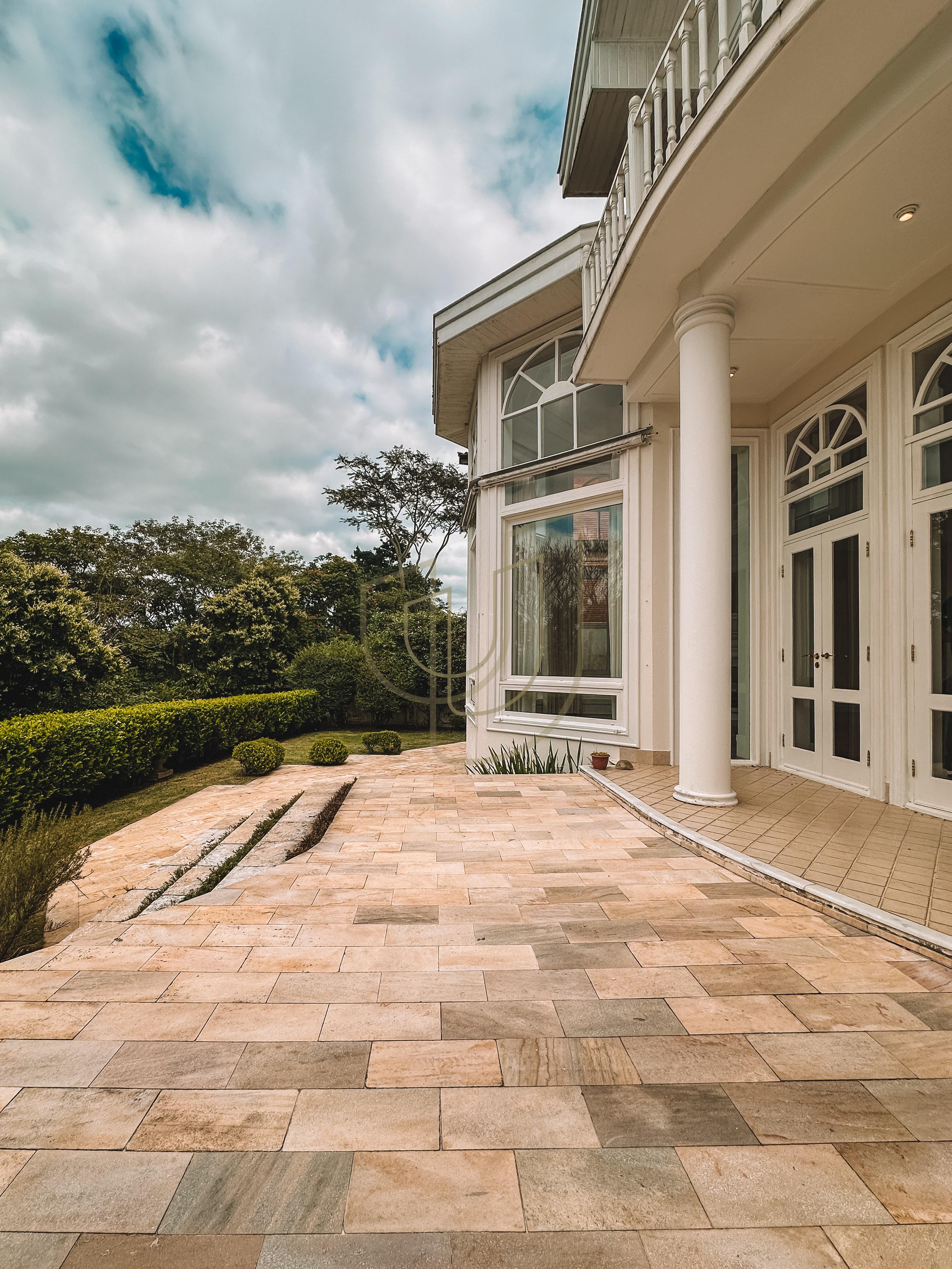 Casa com 3 Dormit&oacute;rios no Condom&iacute;nio Altos da Serra I  São José dos Campos - 