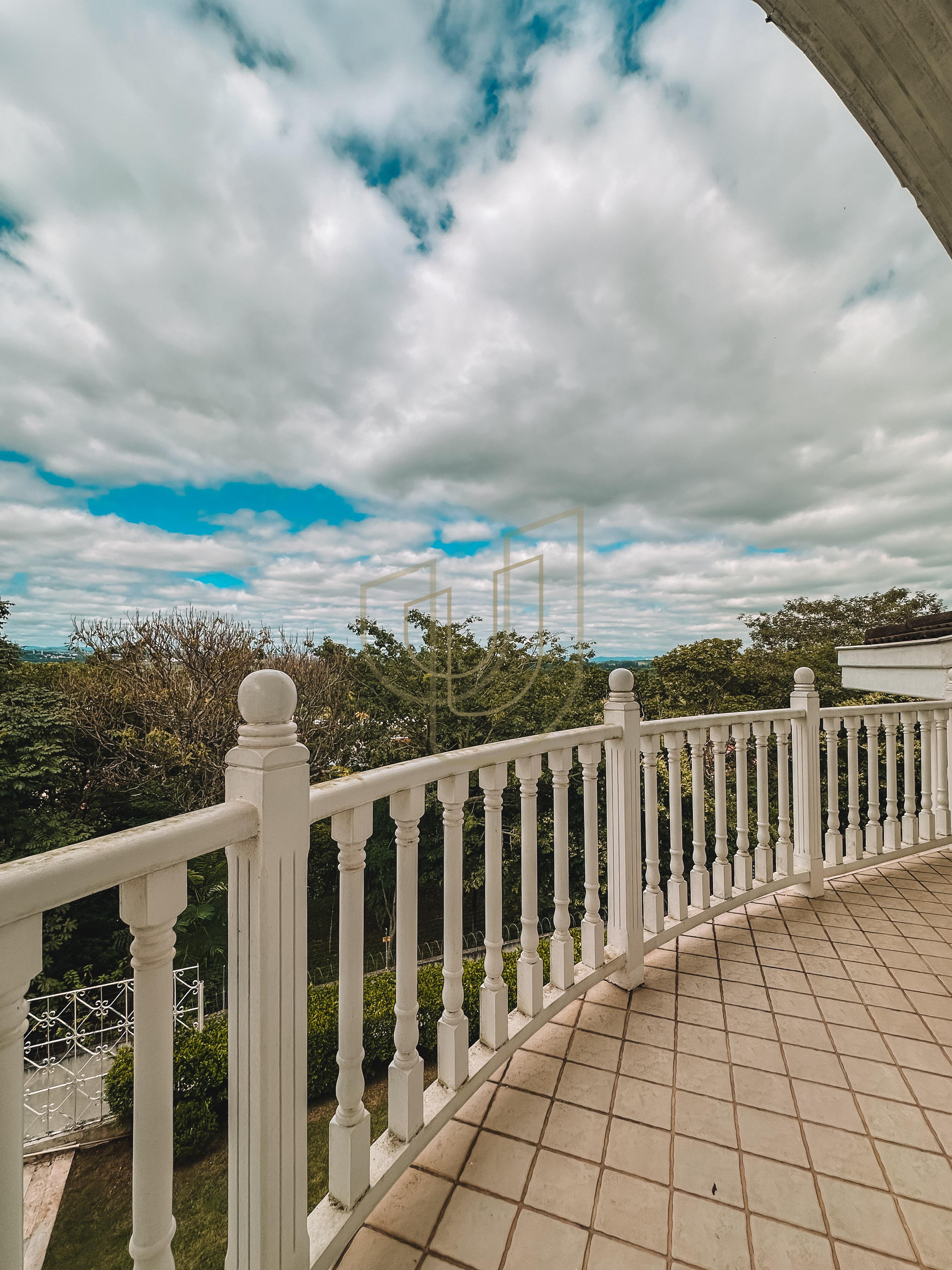 Casa com 3 Dormit&oacute;rios no Condom&iacute;nio Altos da Serra I  São José dos Campos - 