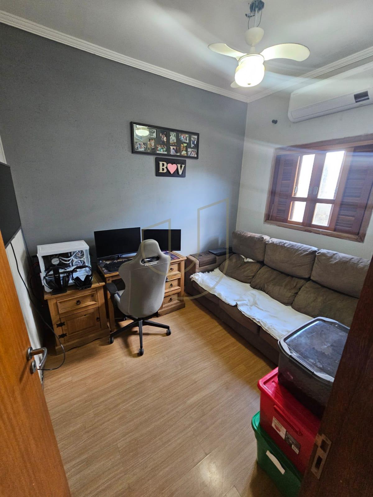 Casa com 3 Dormit&oacute;rios e Churrasqueira no Vila Branca - Jacare&iacute;  Jacareí - 