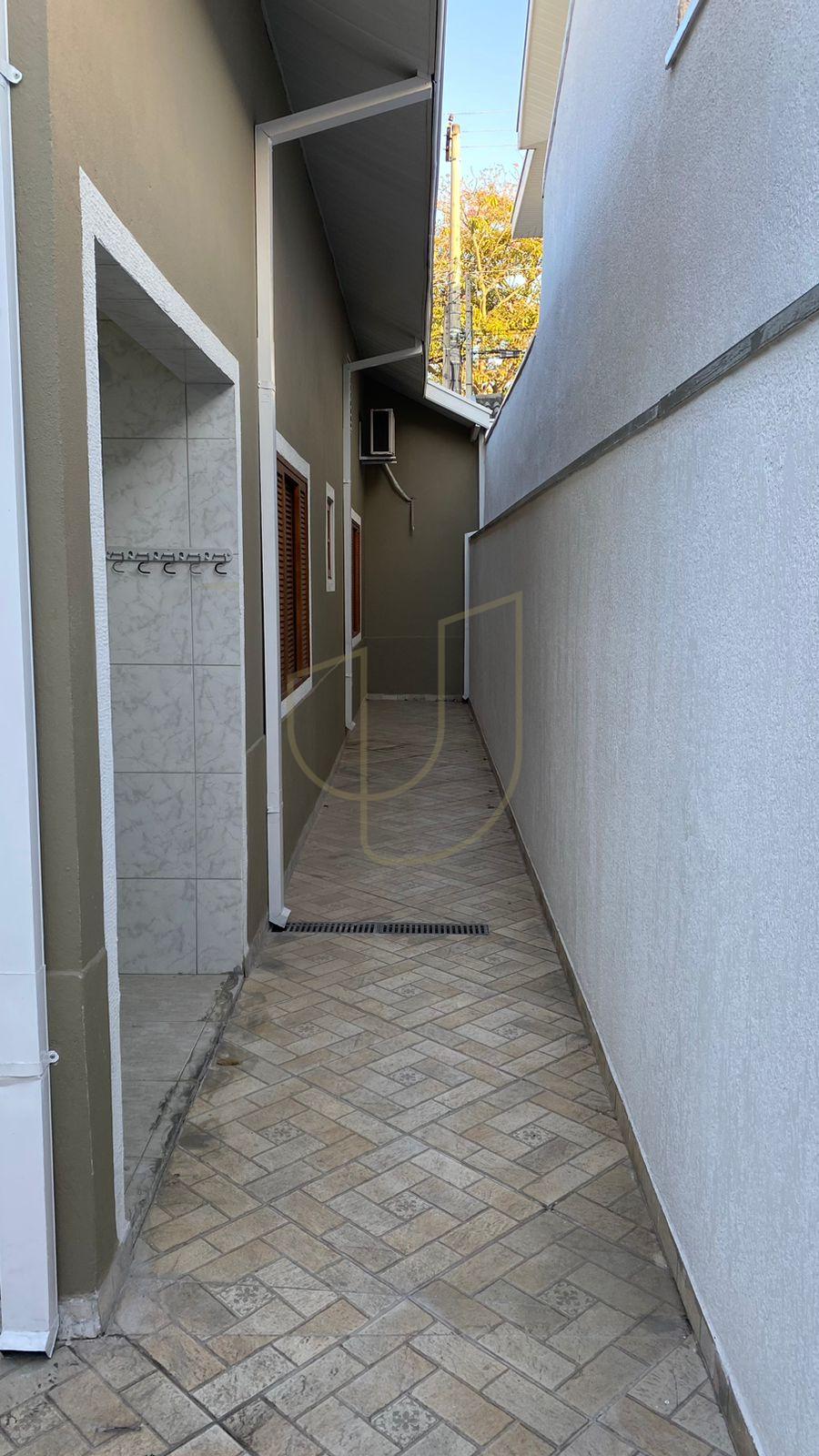 Casa com 3 Dormit&oacute;rios e Churrasqueira no Vila Branca - Jacare&iacute;  Jacareí - 