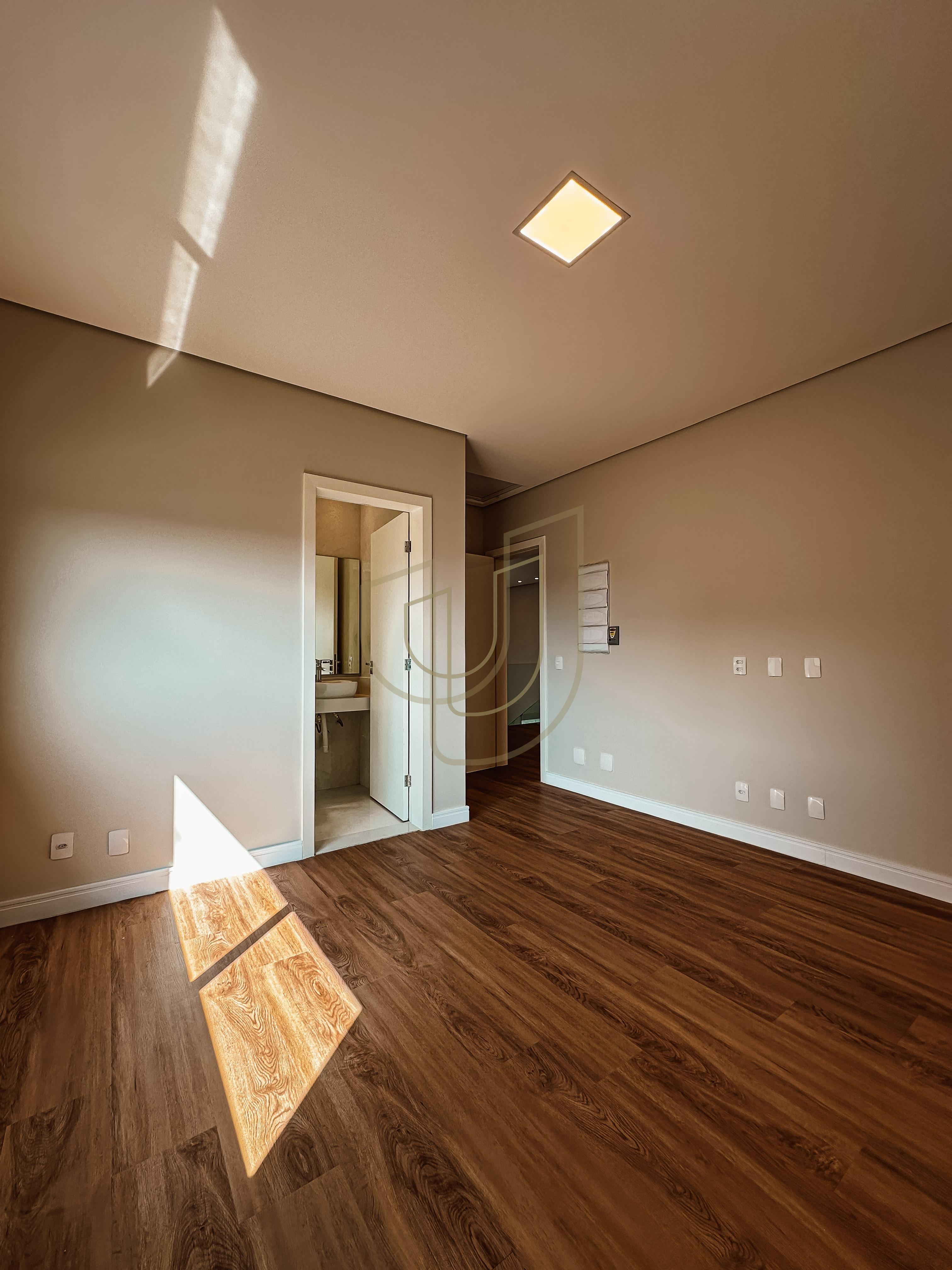 Sobrado com 4 Su&iacute;tes no Condom&iacute;nio Vivva Jacare&iacute; Avenida Antônio Abdon Abrahão Jacareí - 